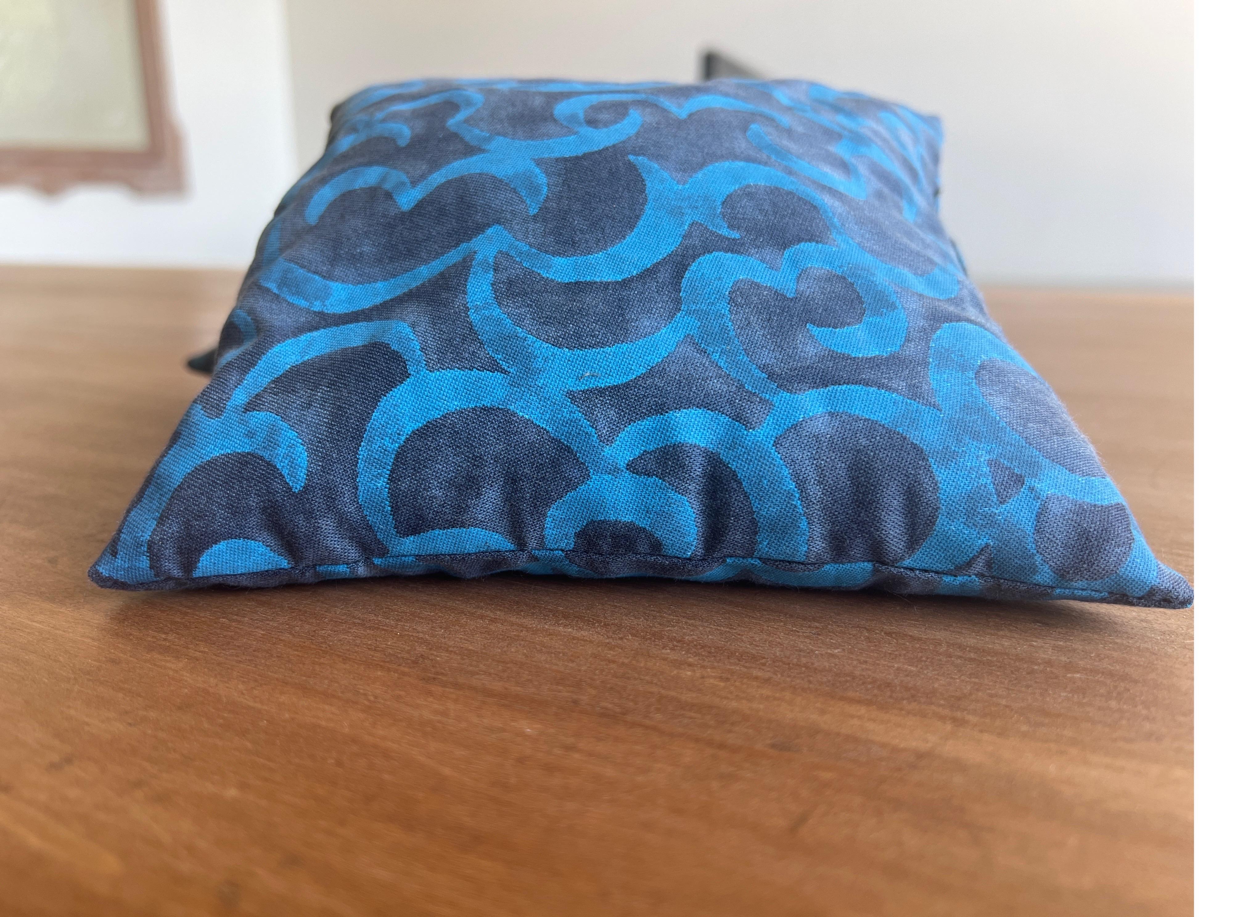 XXIe siècle et contemporain Fortuny sac à main bleu rempli de lavande en vente