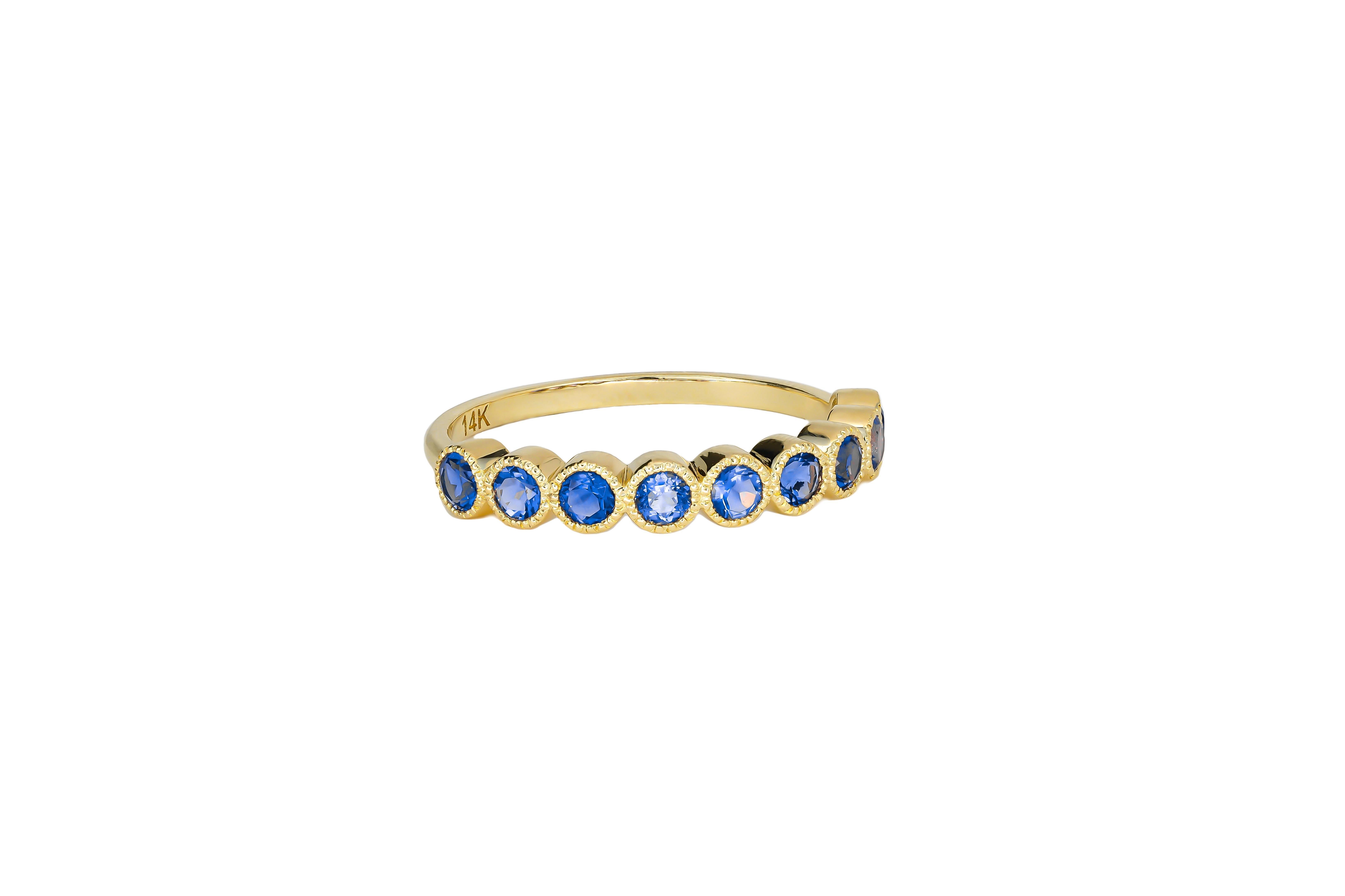 En vente :  Bague demi-éternité en or 14k avec pierres bleues 2