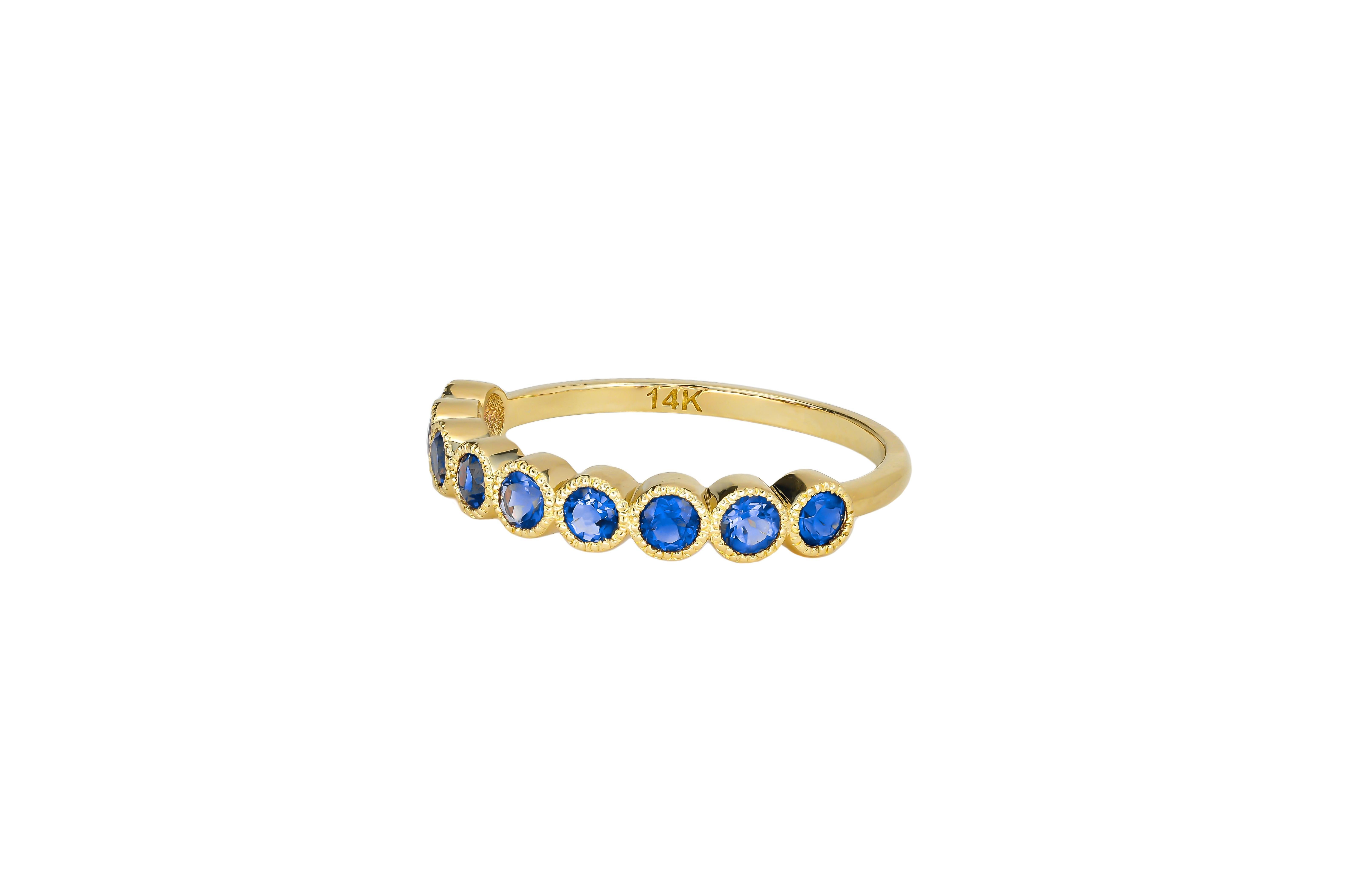 En vente :  Bague demi-éternité en or 14k avec pierres bleues 3