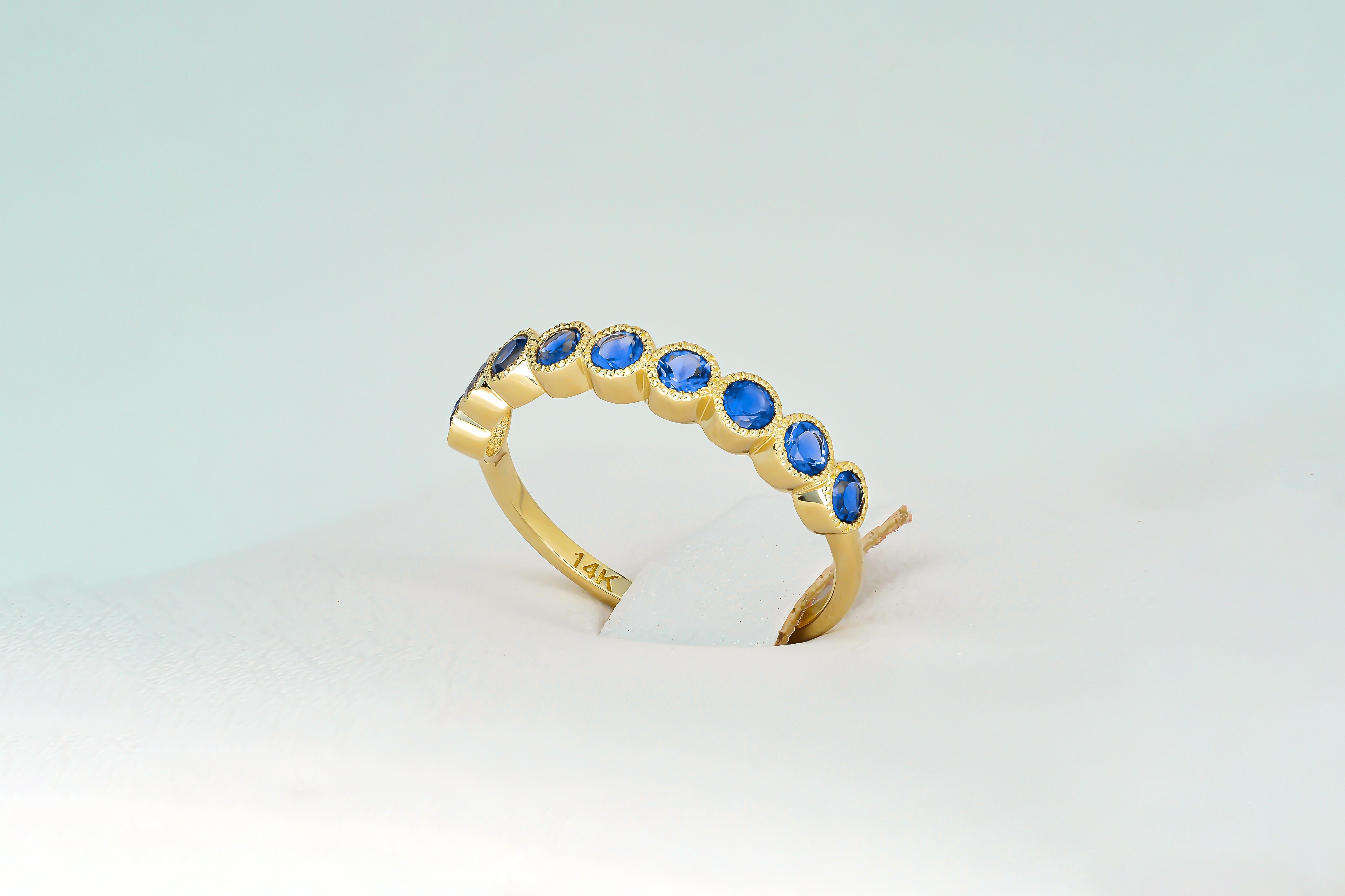En vente :  Bague demi-éternité en or 14k avec pierres bleues 5