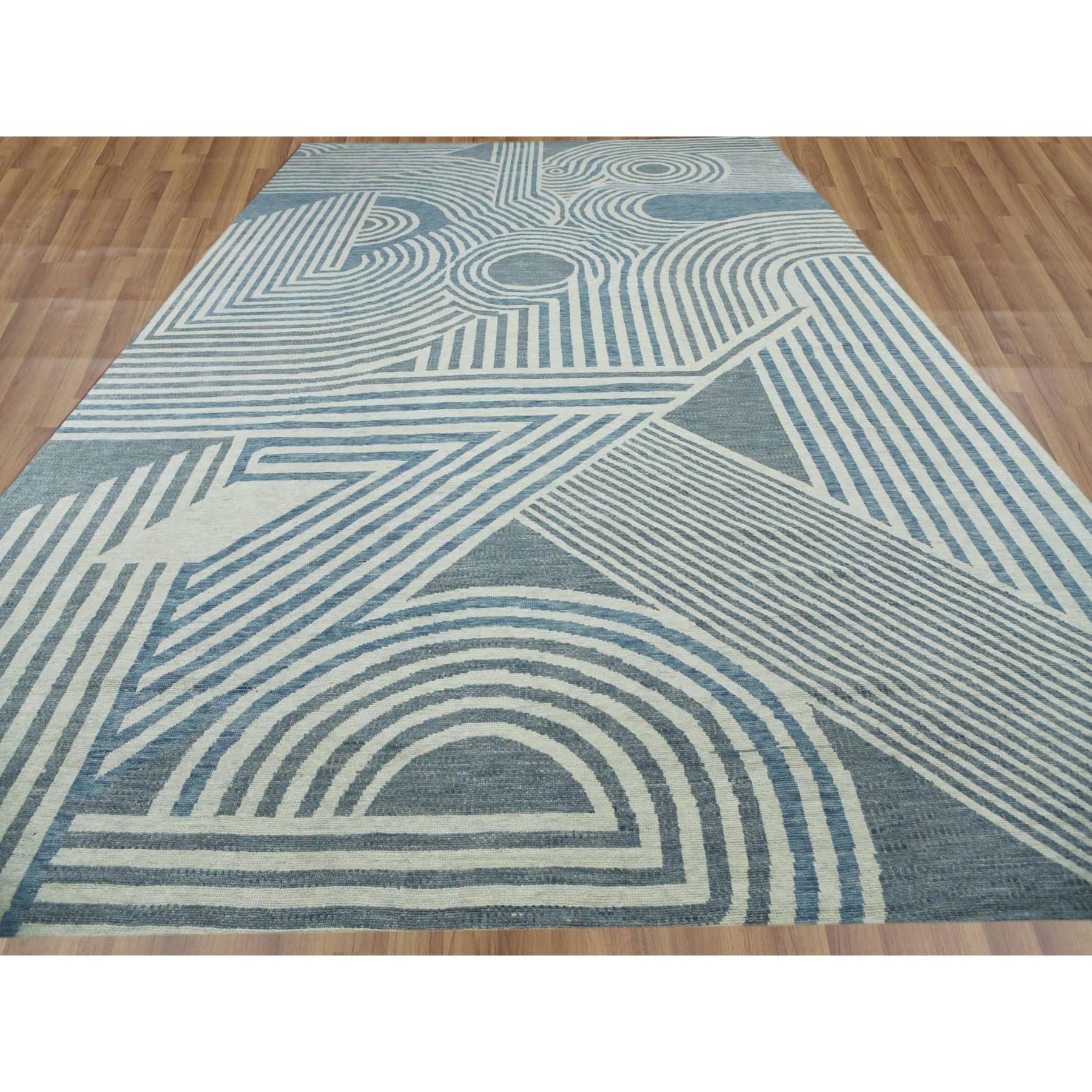 Ce fabuleux tapis noué à la main a été créé et conçu pour une résistance et une durabilité accrues. Ce tapis a été fabriqué à la main pendant des semaines selon la méthode traditionnelle qui est utilisée pour faire des
Taille exacte du tapis en