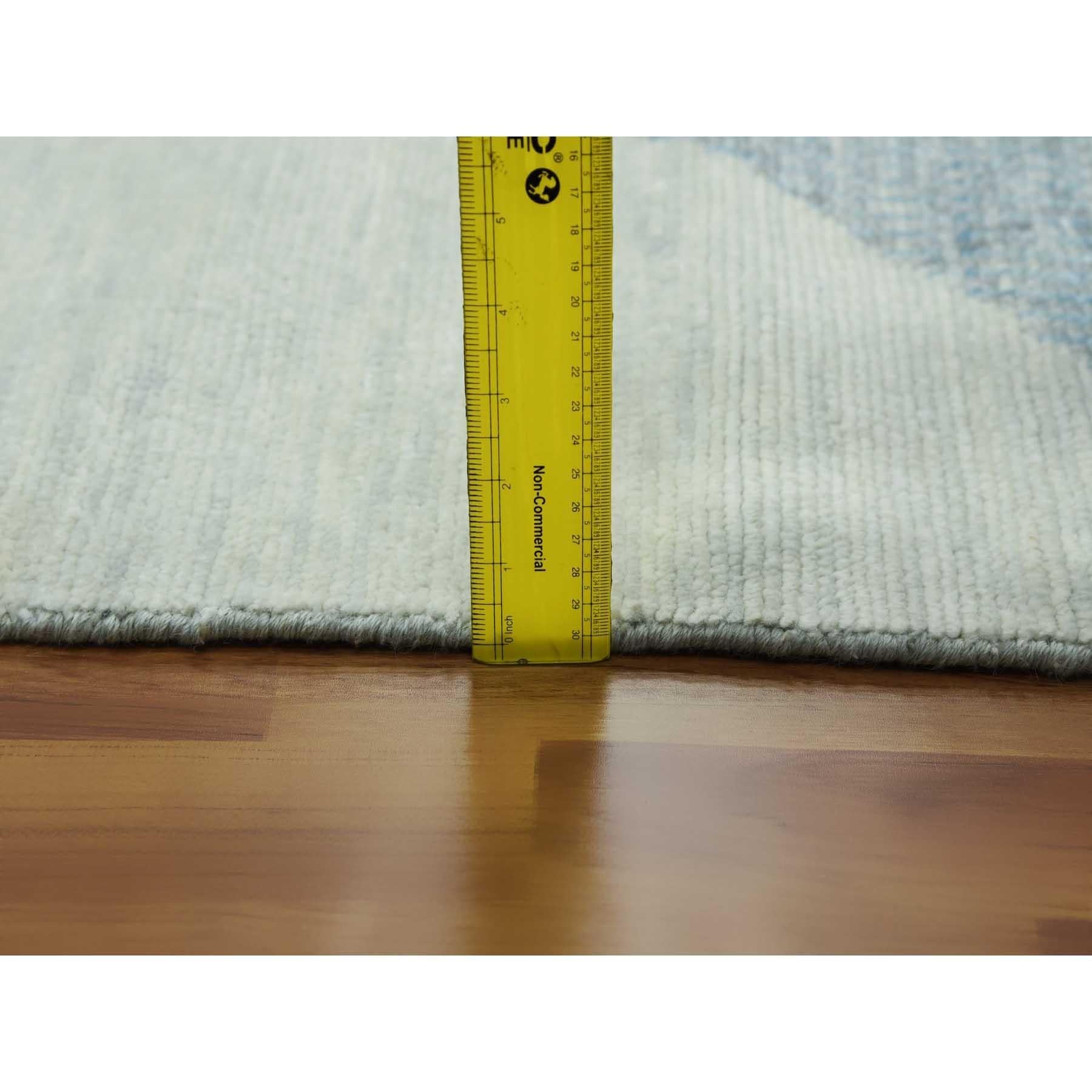 Blauer Geometrischer Art Deco Collection Weicher Wollflor Handgeknüpfter Orientteppich im Angebot 3