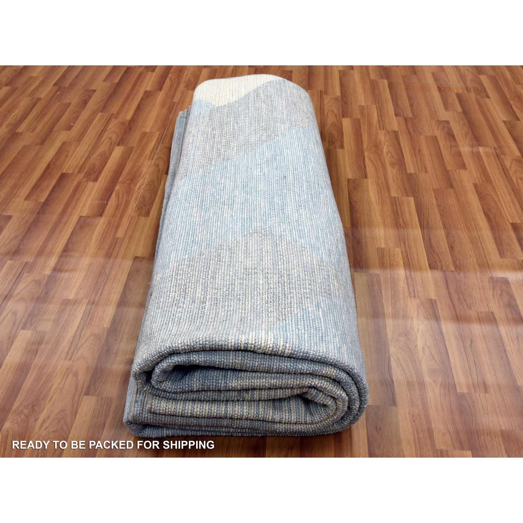 Blauer Geometrischer Art Deco Collection Weicher Wollflor Handgeknüpfter Orientteppich im Angebot 2