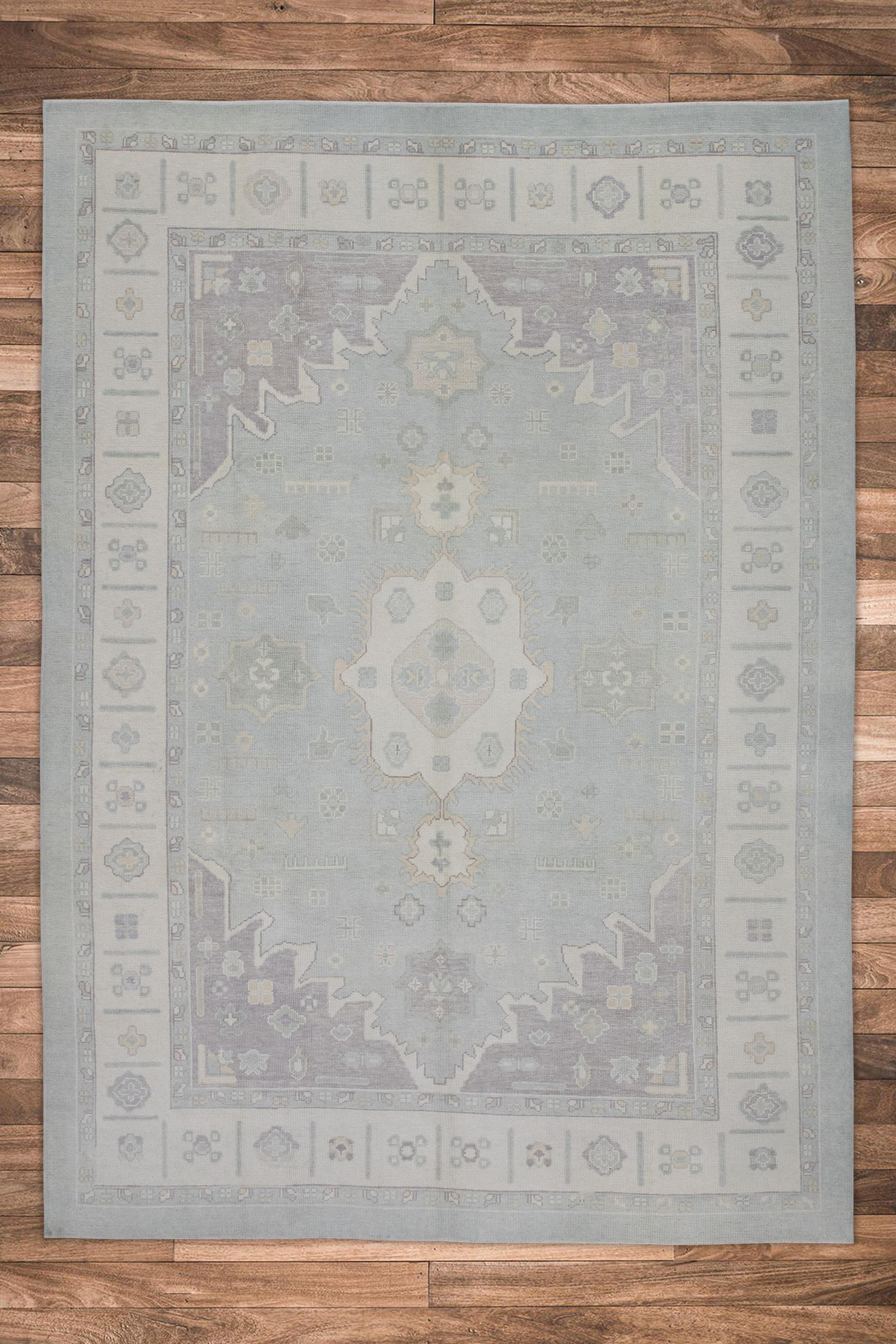 Blauer handgewebter türkischer Oushak-Teppich aus Wolle mit geometrischem Design 8'11