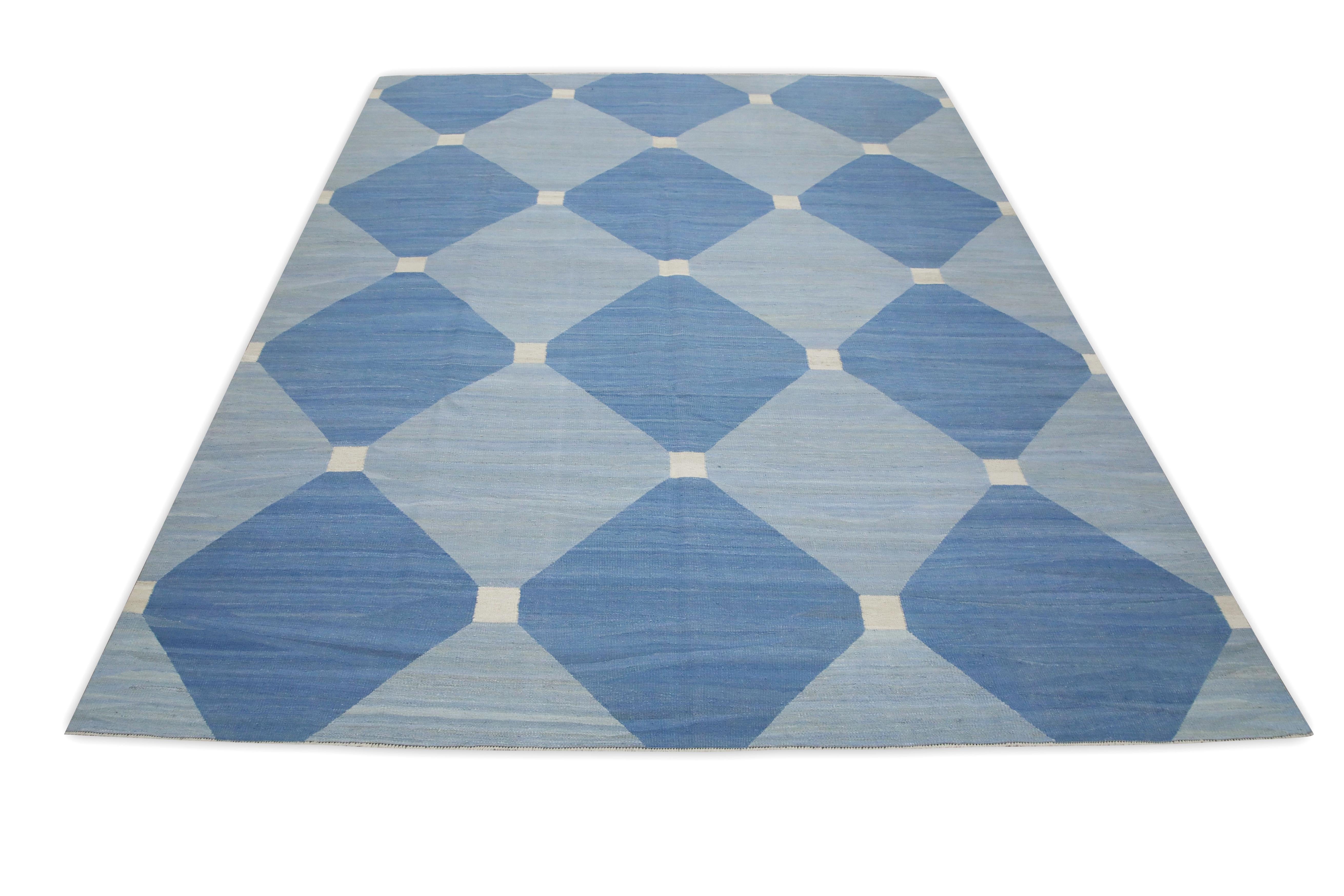 Blauer handgefertigter Flachgewebe-Wollteppich in geometrischem Design 9'1