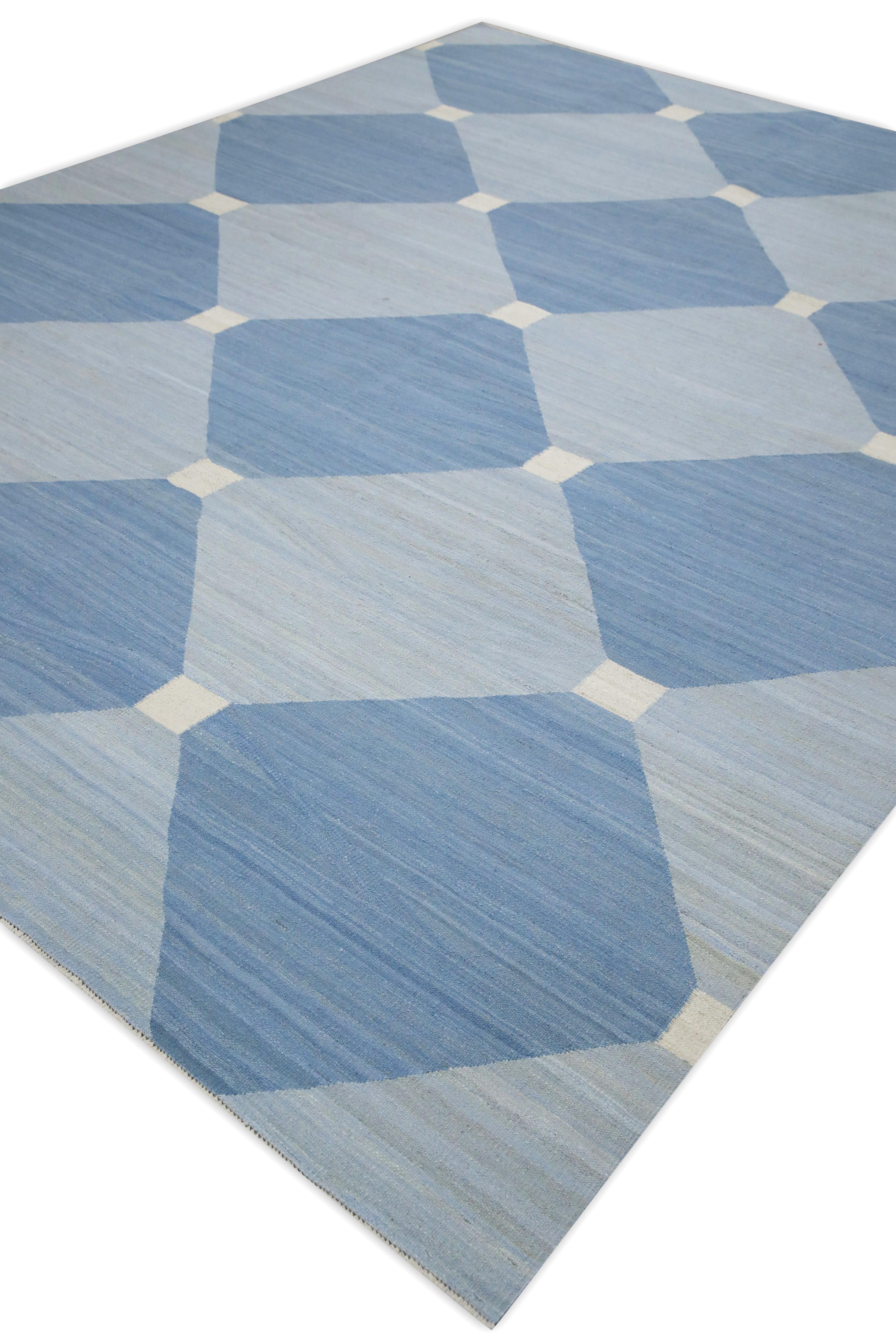 Blauer handgefertigter Flachgewebe-Wollteppich in geometrischem Design 9'4