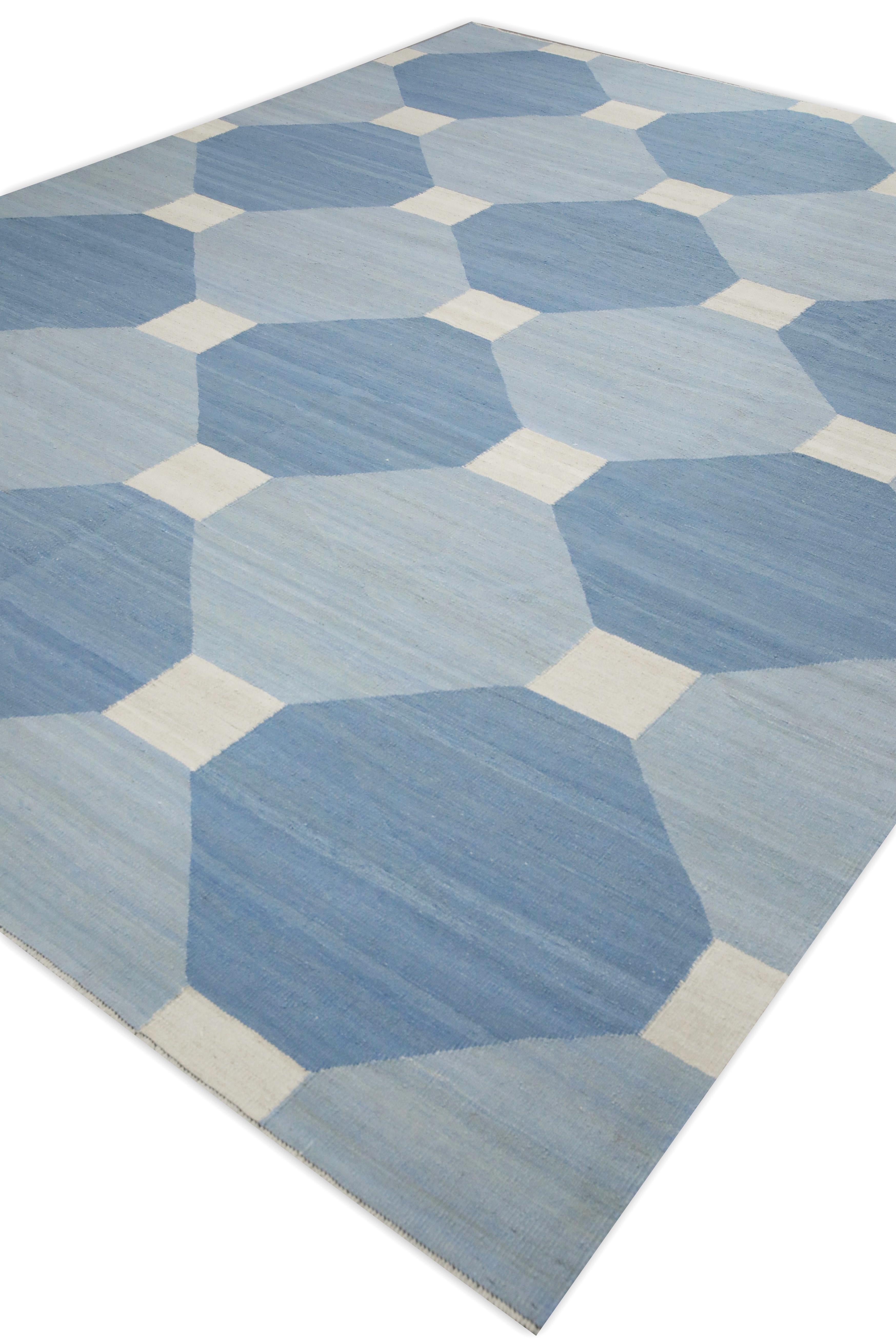 Blauer handgefertigter Flachgewebe-Wollteppich in geometrischem Design 9'8