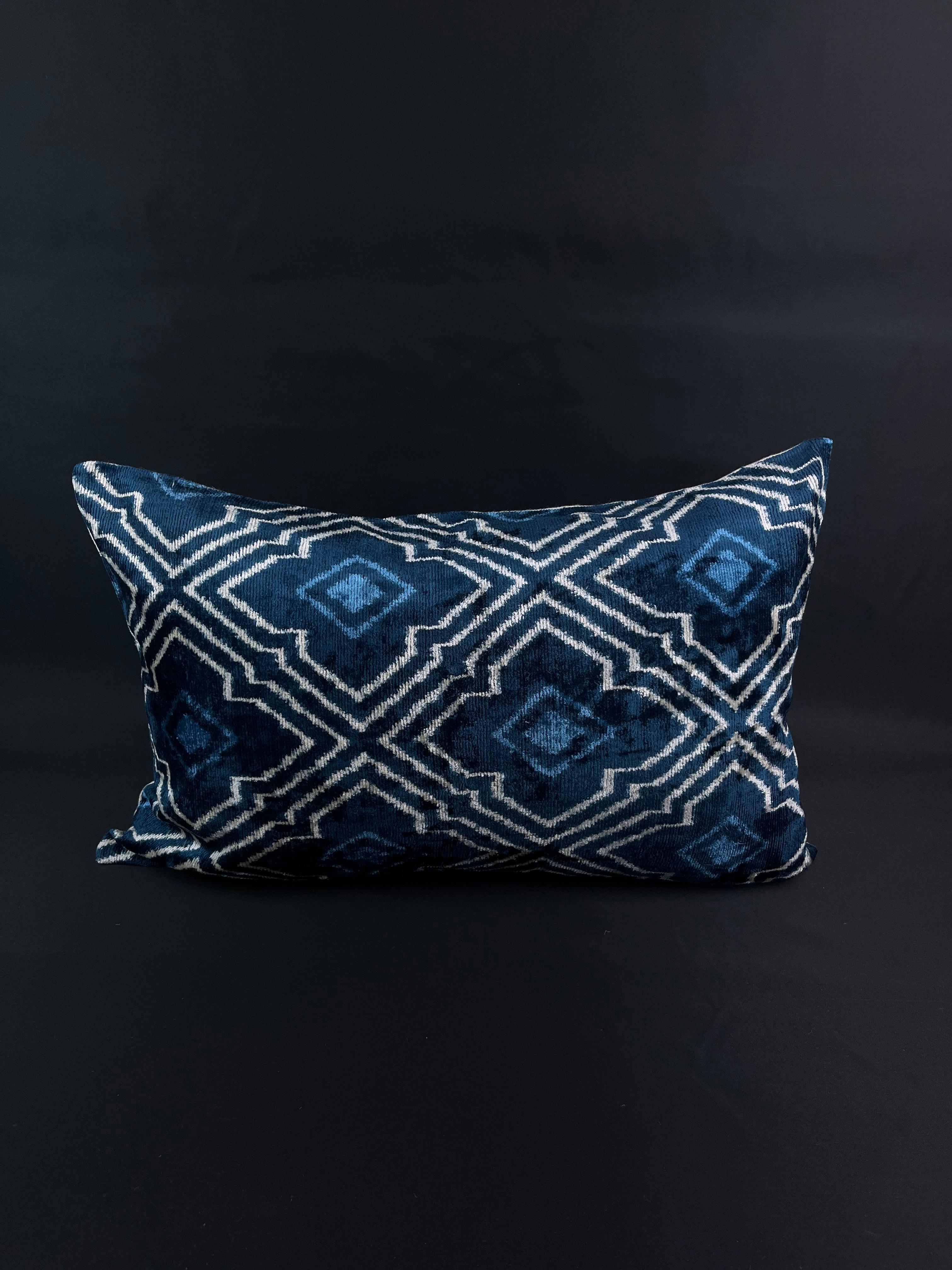Blue Geometric Design Velvet Silk Ikat Pillow Cover In New Condition In Houston, TX