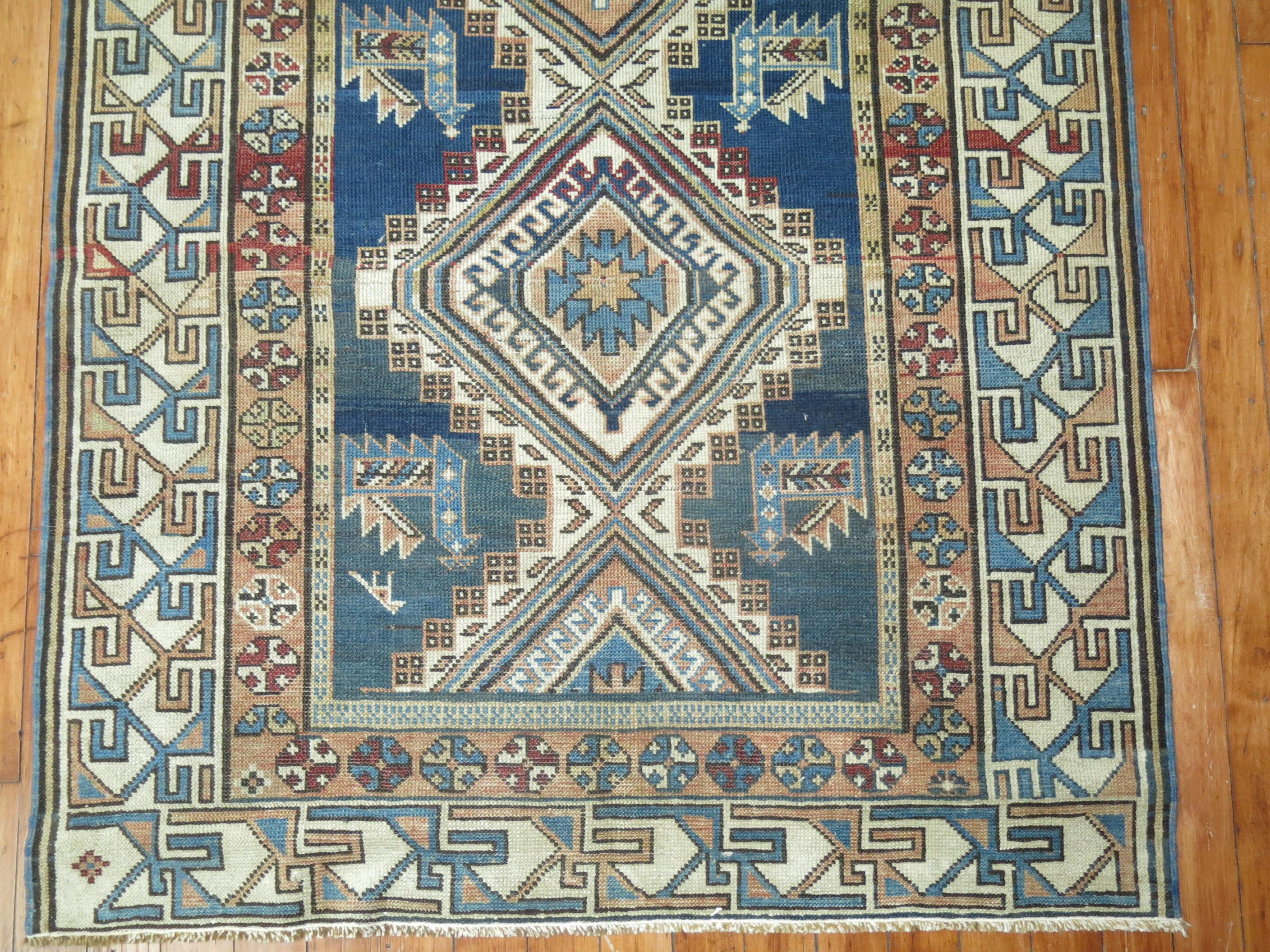 Alfombra Kazak Geométrica Azul en Bueno estado para la venta en New York, NY