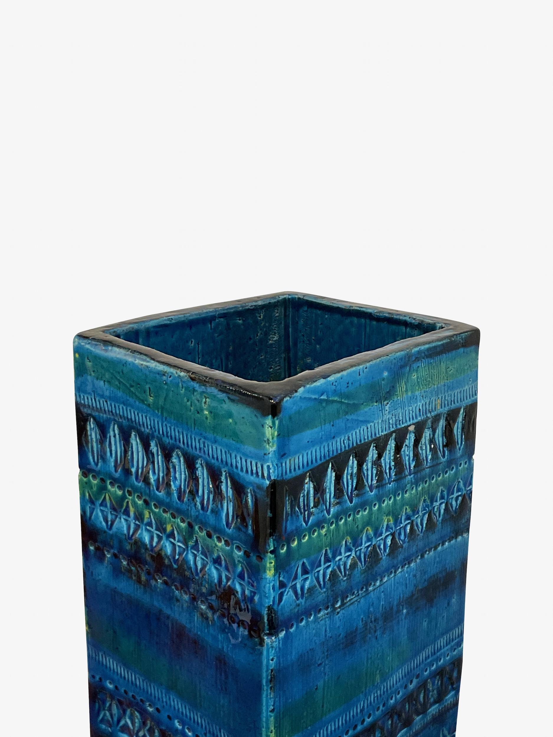 Grand vase rectangulaire bleu à motif géométrique, France, milieu du siècle dernier Bon état - En vente à New York, NY
