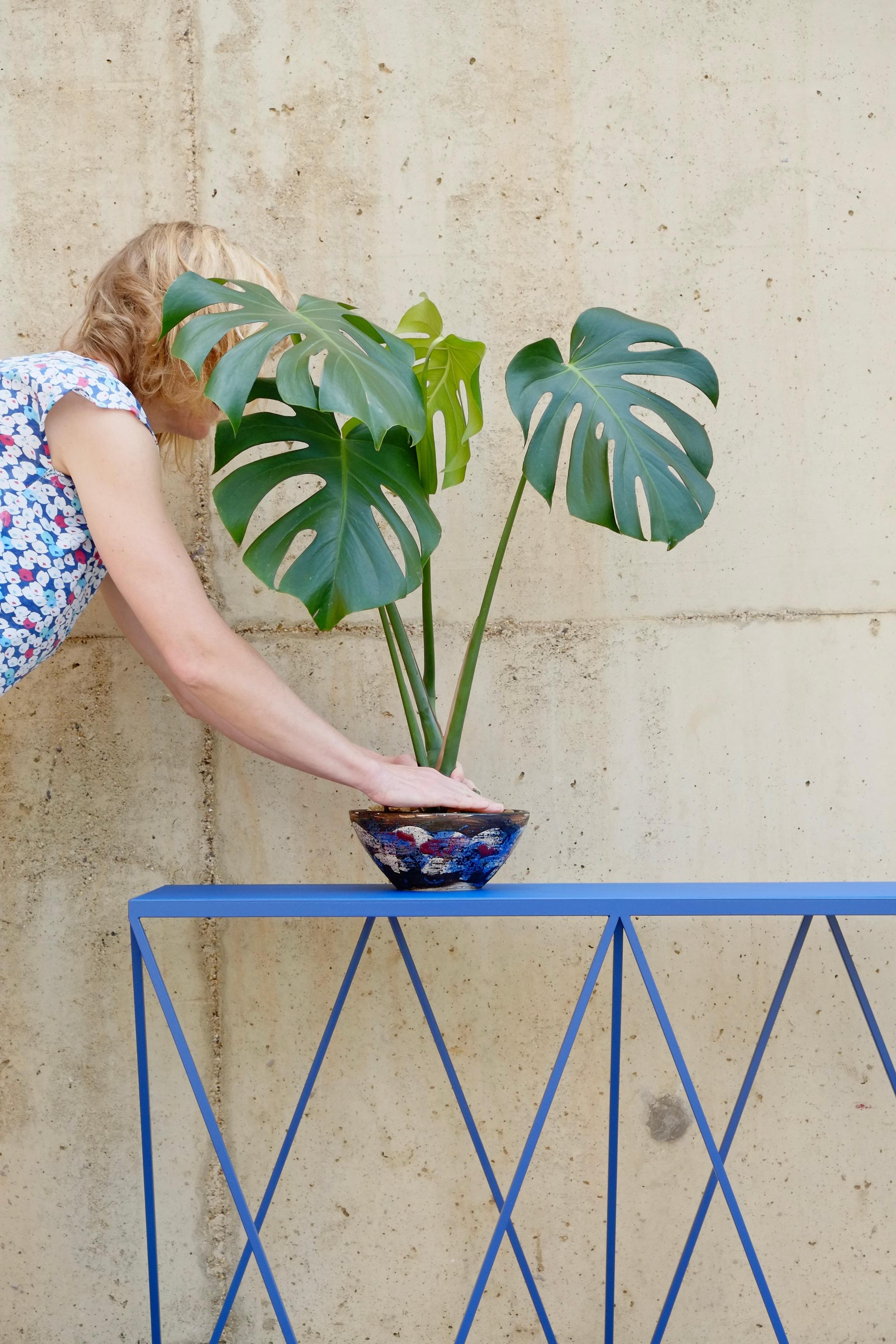 Welded Blue Giraffe Console Table with Linseed Linoleum Table Top For Sale