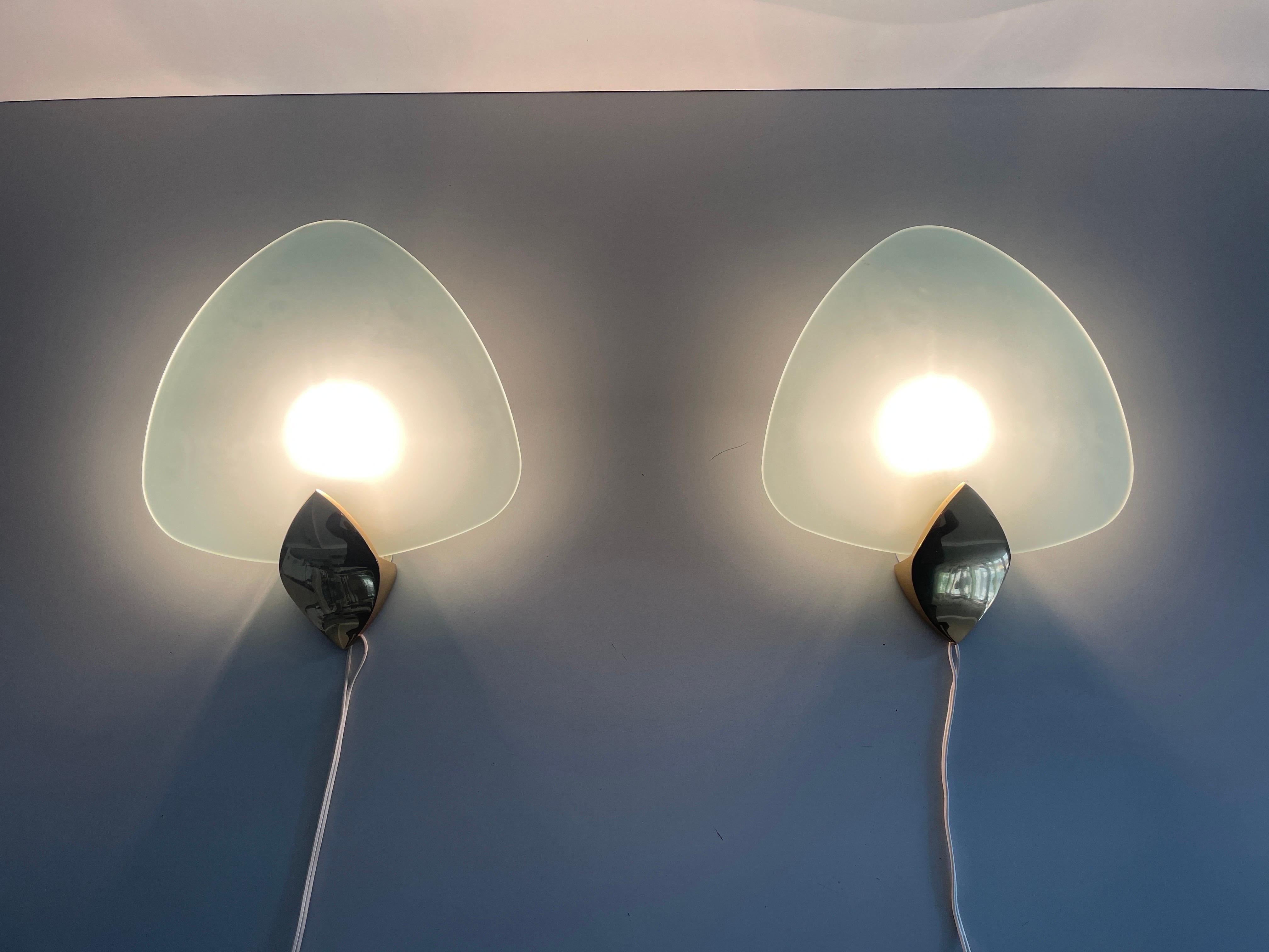 Coppia di lampade in vetro blu e ottone, anni '70, Italia in vendita 3