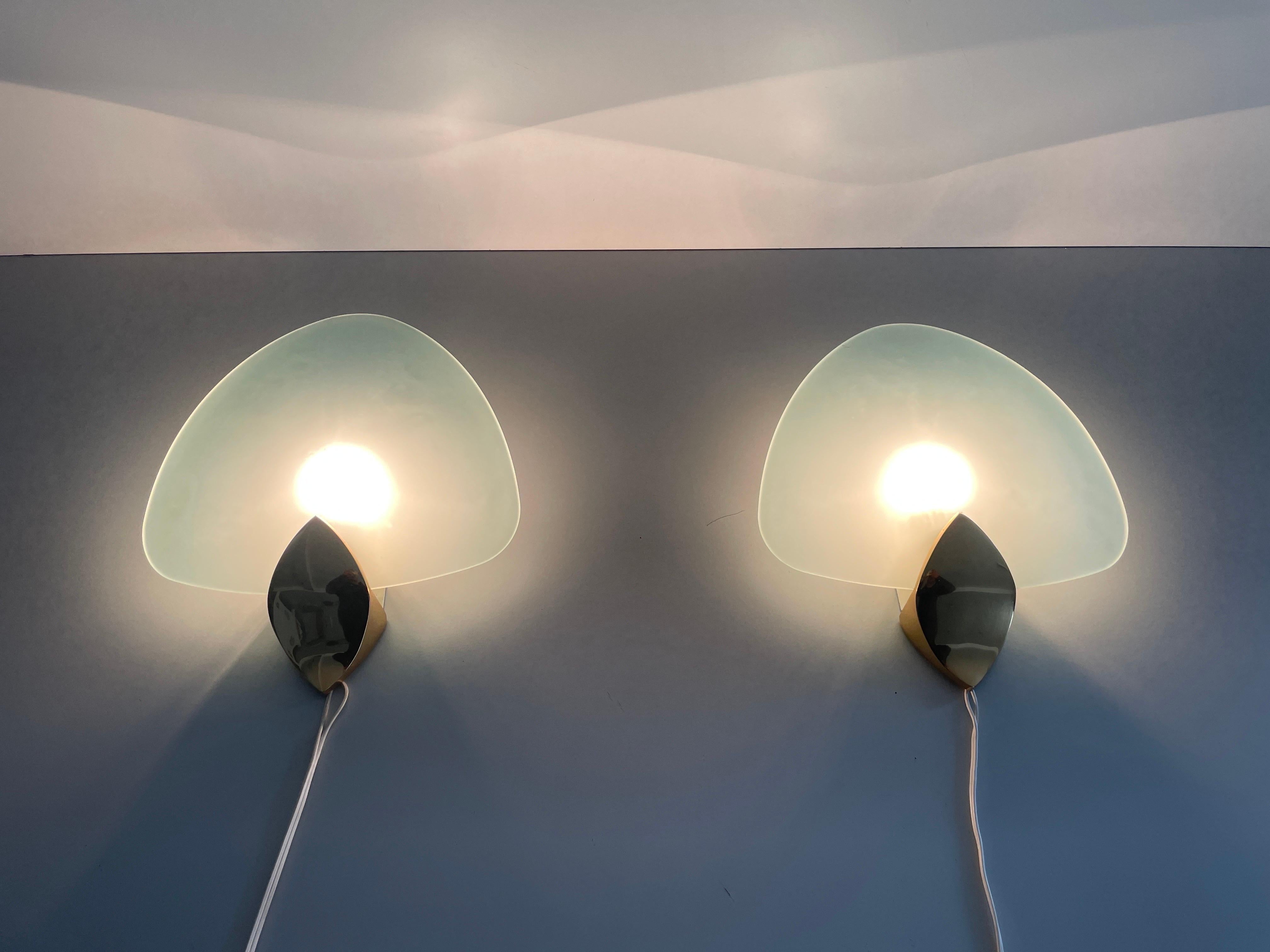 Coppia di lampade in vetro blu e ottone, anni '70, Italia in vendita 4