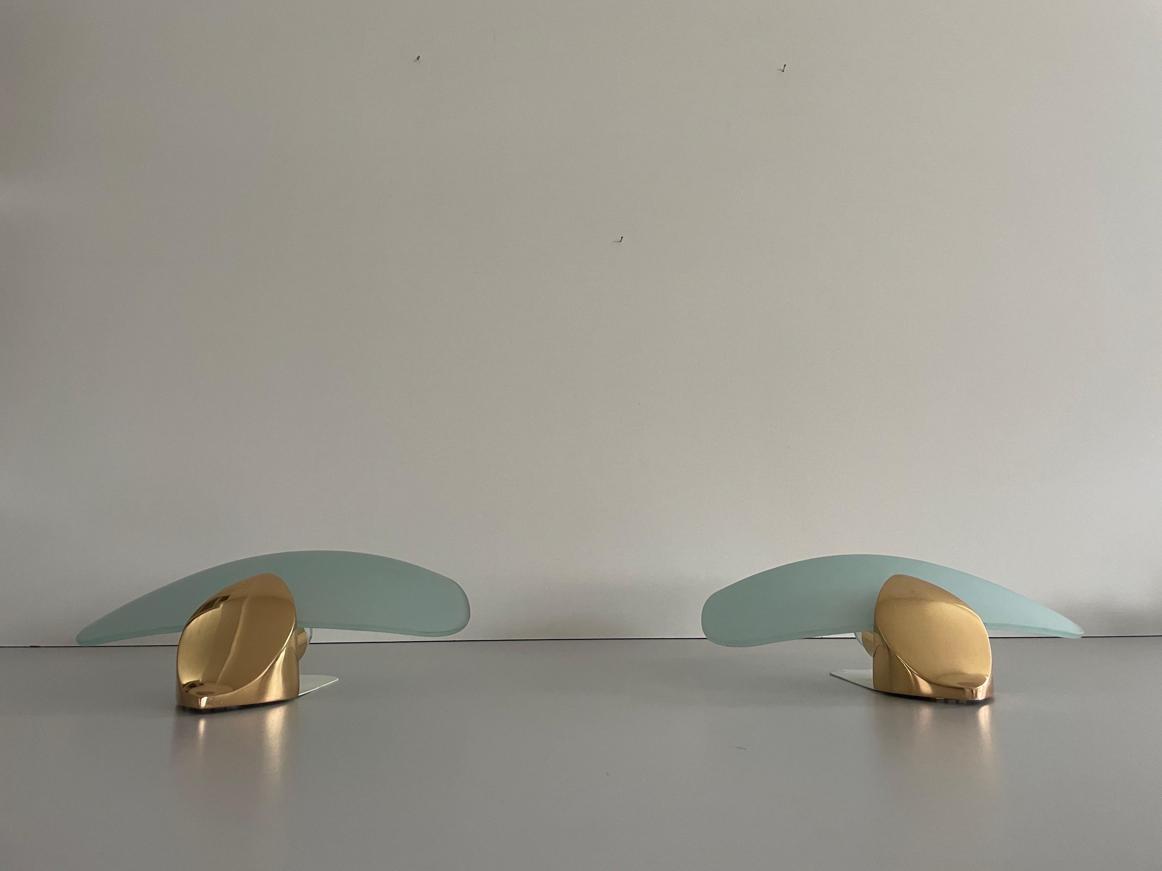 Coppia di lampade in vetro blu e ottone, anni '70, Italia in vendita 6