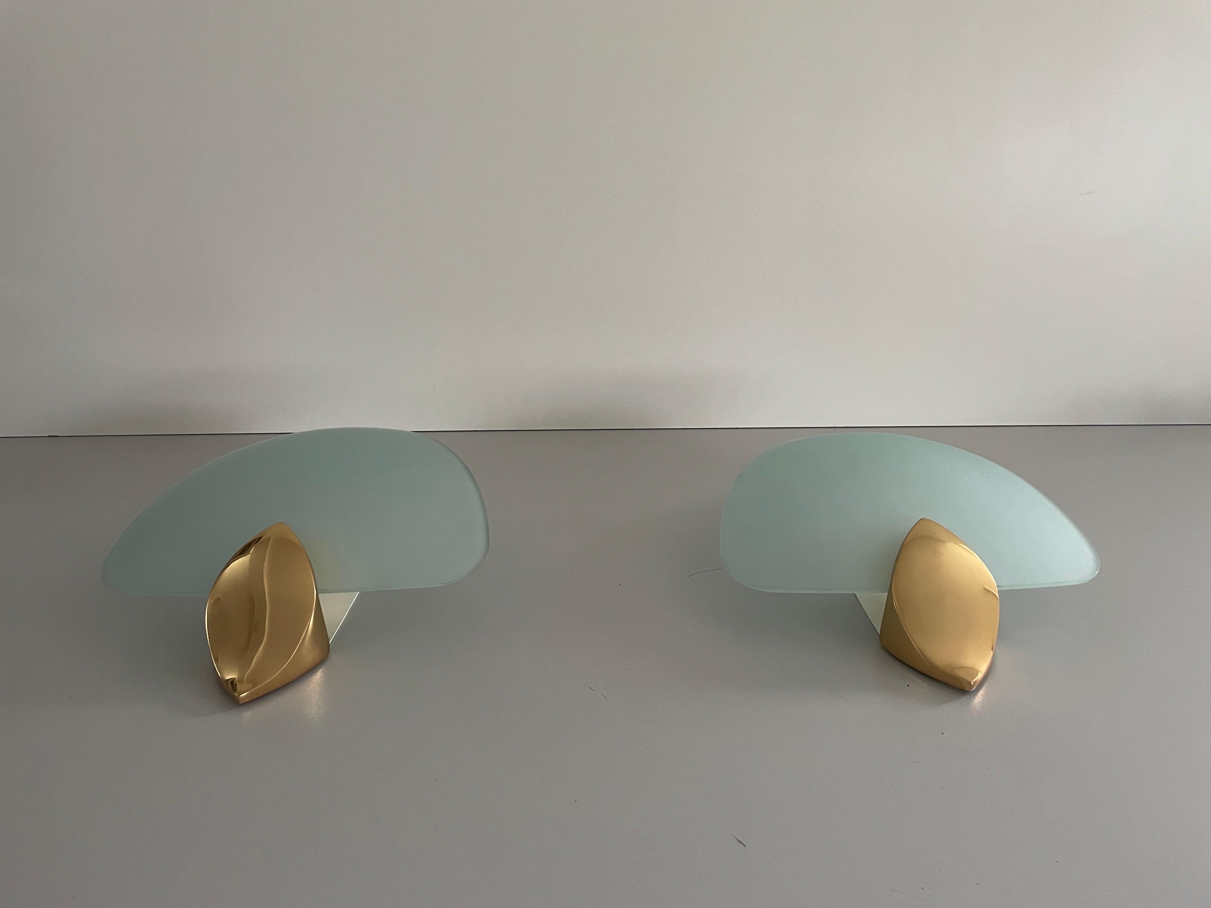Coppia di lampade in vetro blu e ottone, anni '70, Italia In condizioni ottime in vendita a Hagenbach, DE