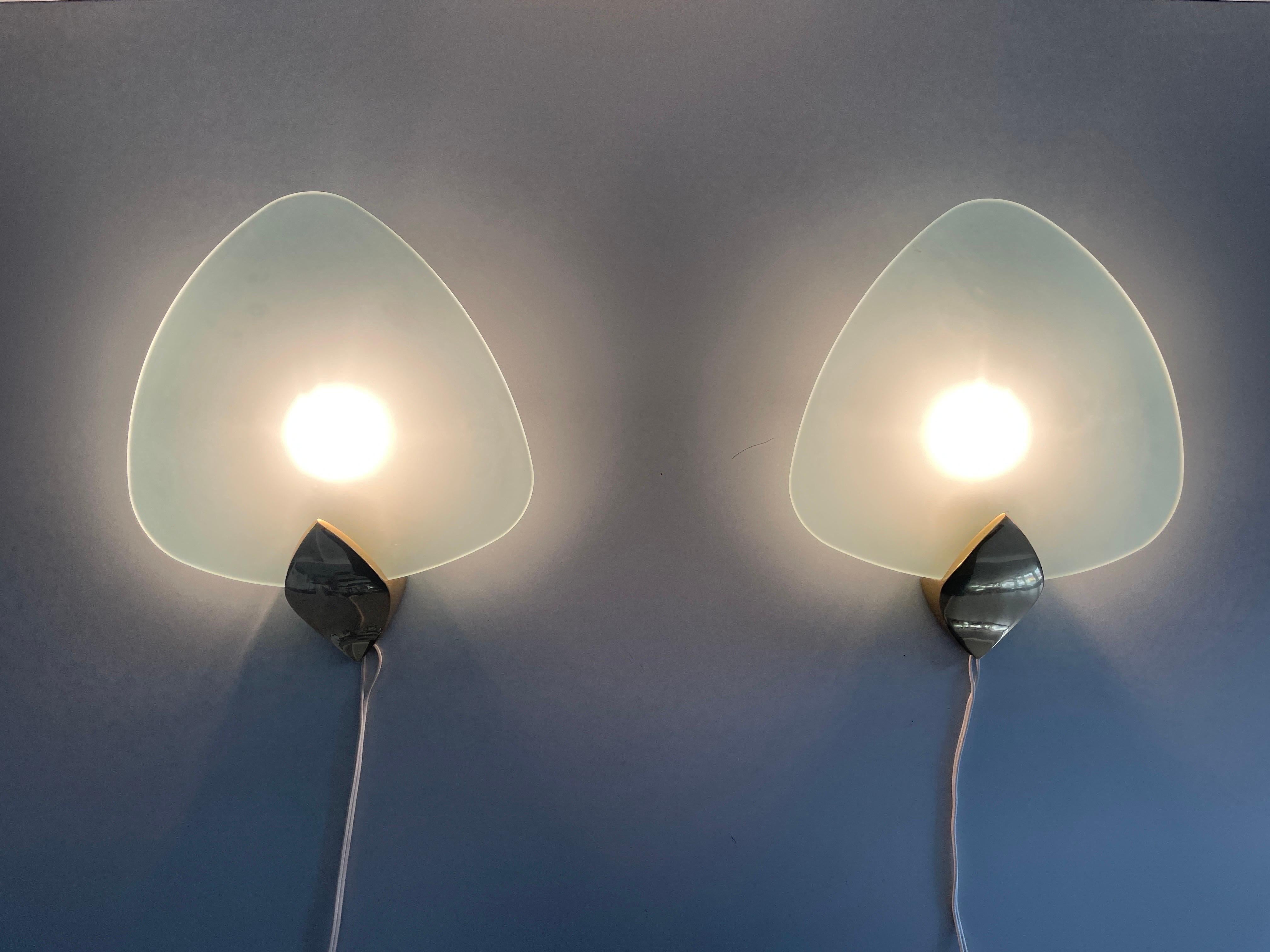 Coppia di lampade in vetro blu e ottone, anni '70, Italia in vendita 2