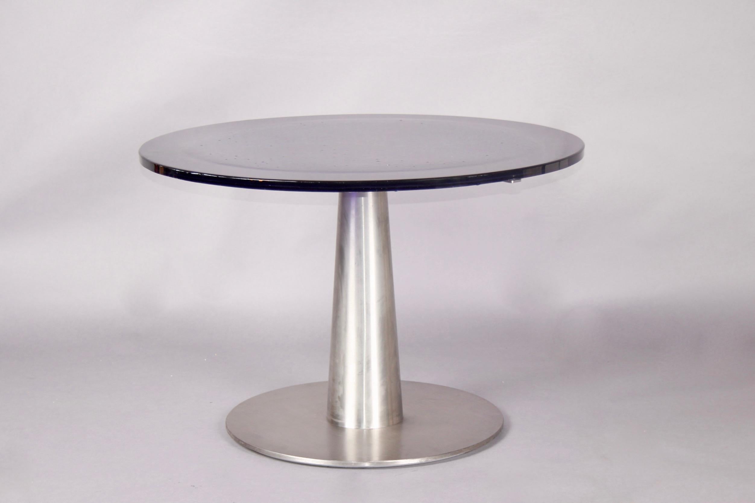 Tavolo da pranzo per 4 persone in acciaio inox e vetro blu firmato Perrin & Perrin 