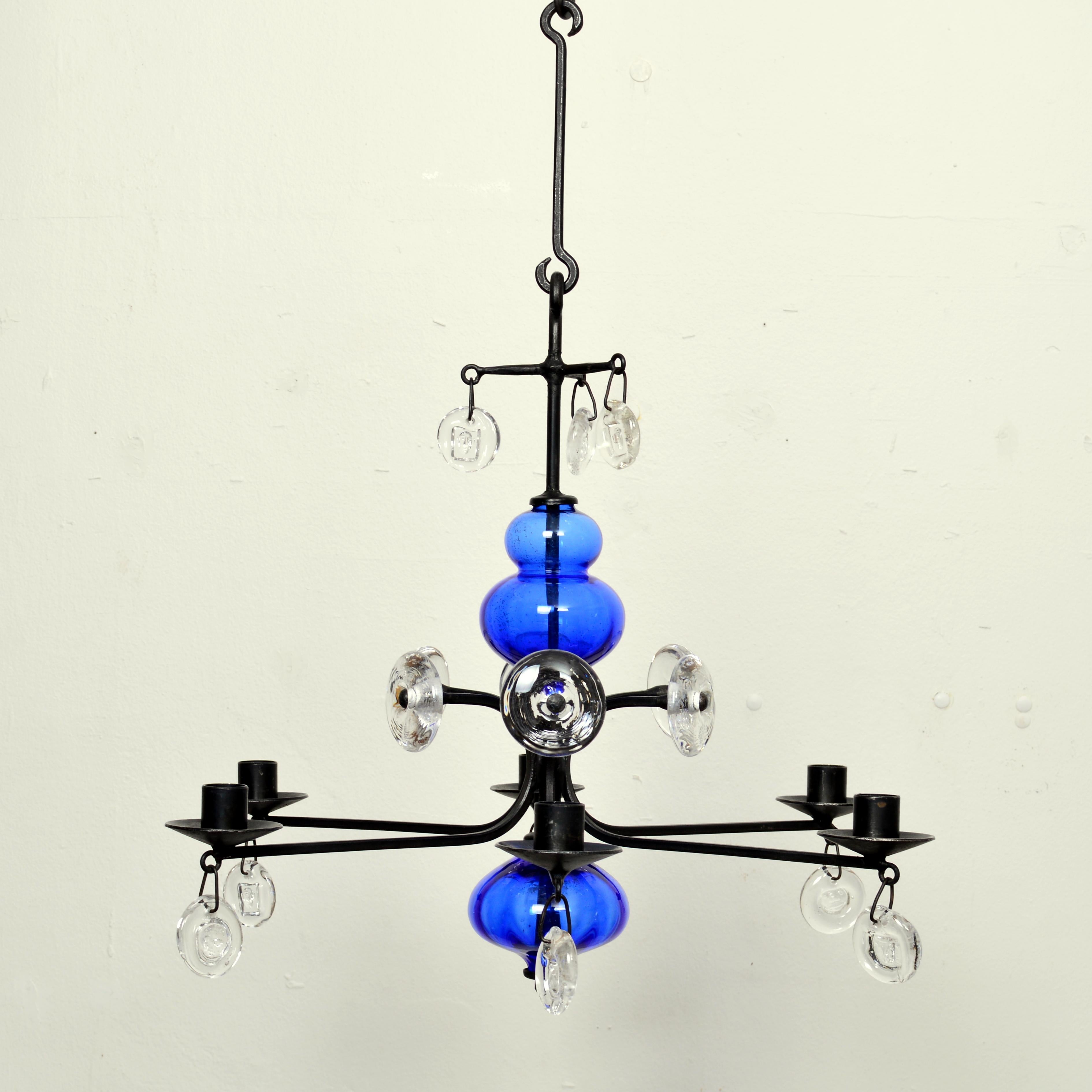Suédois Chandelier en verre bleu et fer forgé Candelabra by Erik Höglund Sweden en vente