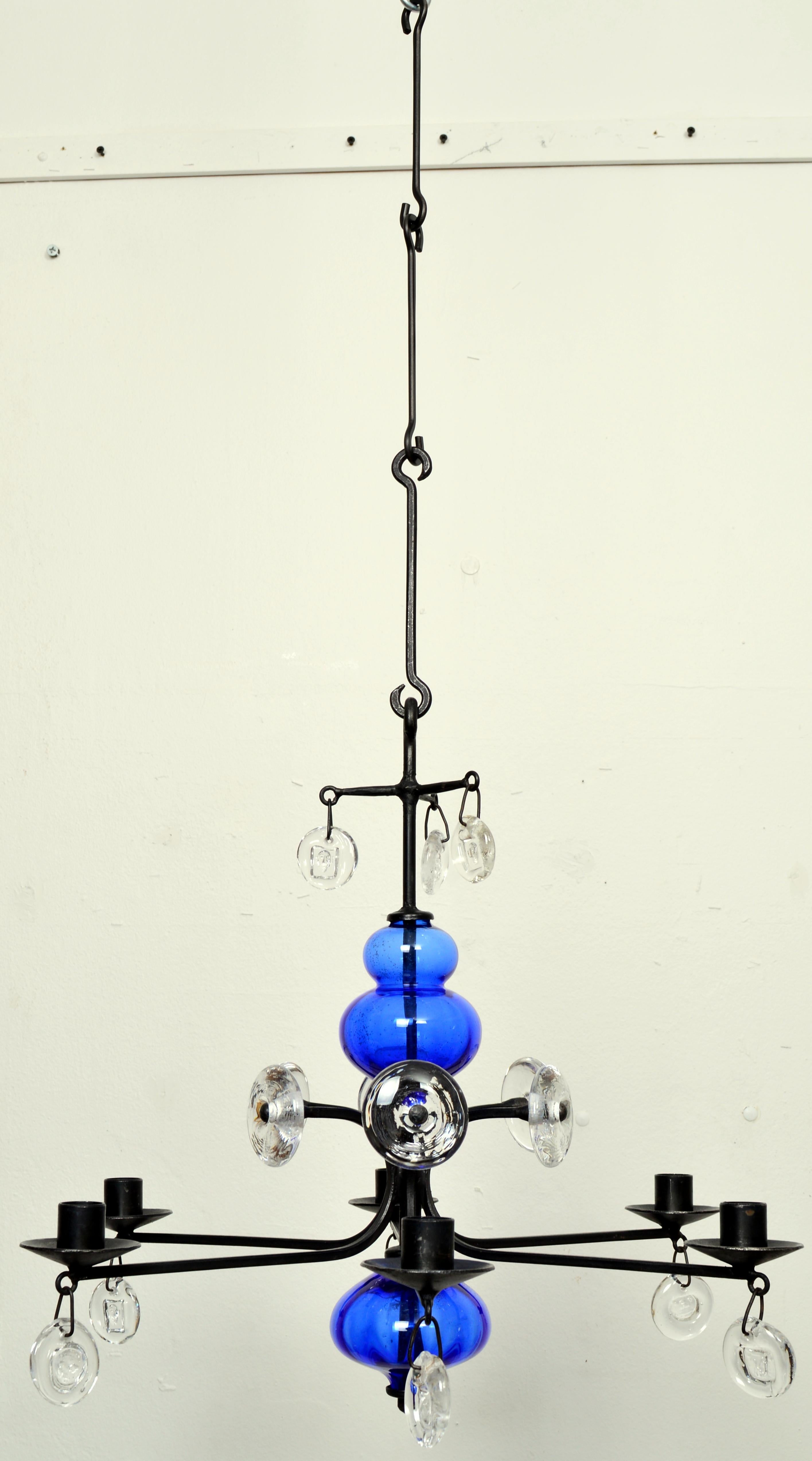Chandelier en verre bleu et fer forgé Candelabra by Erik Höglund Sweden Bon état - En vente à Stockholm, SE