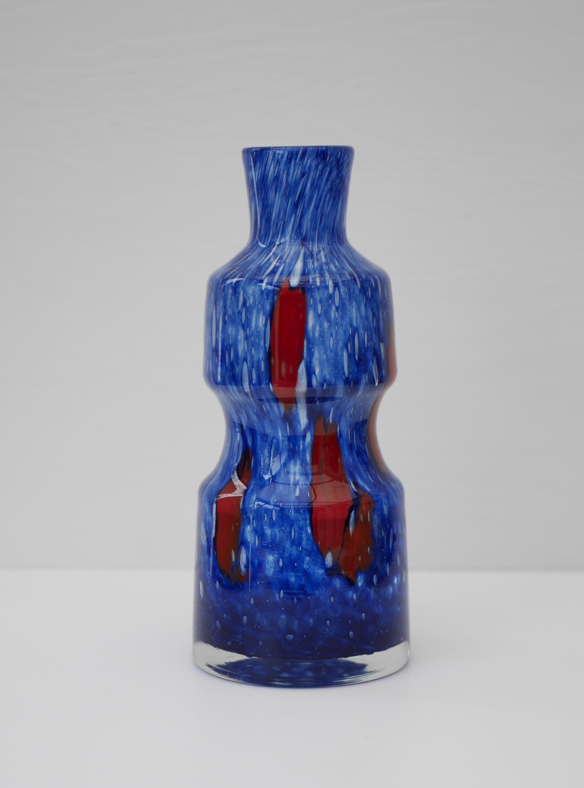 Blaue Glaskunstvase aus 'Prachen' Glass Works (Tschechisch) im Angebot