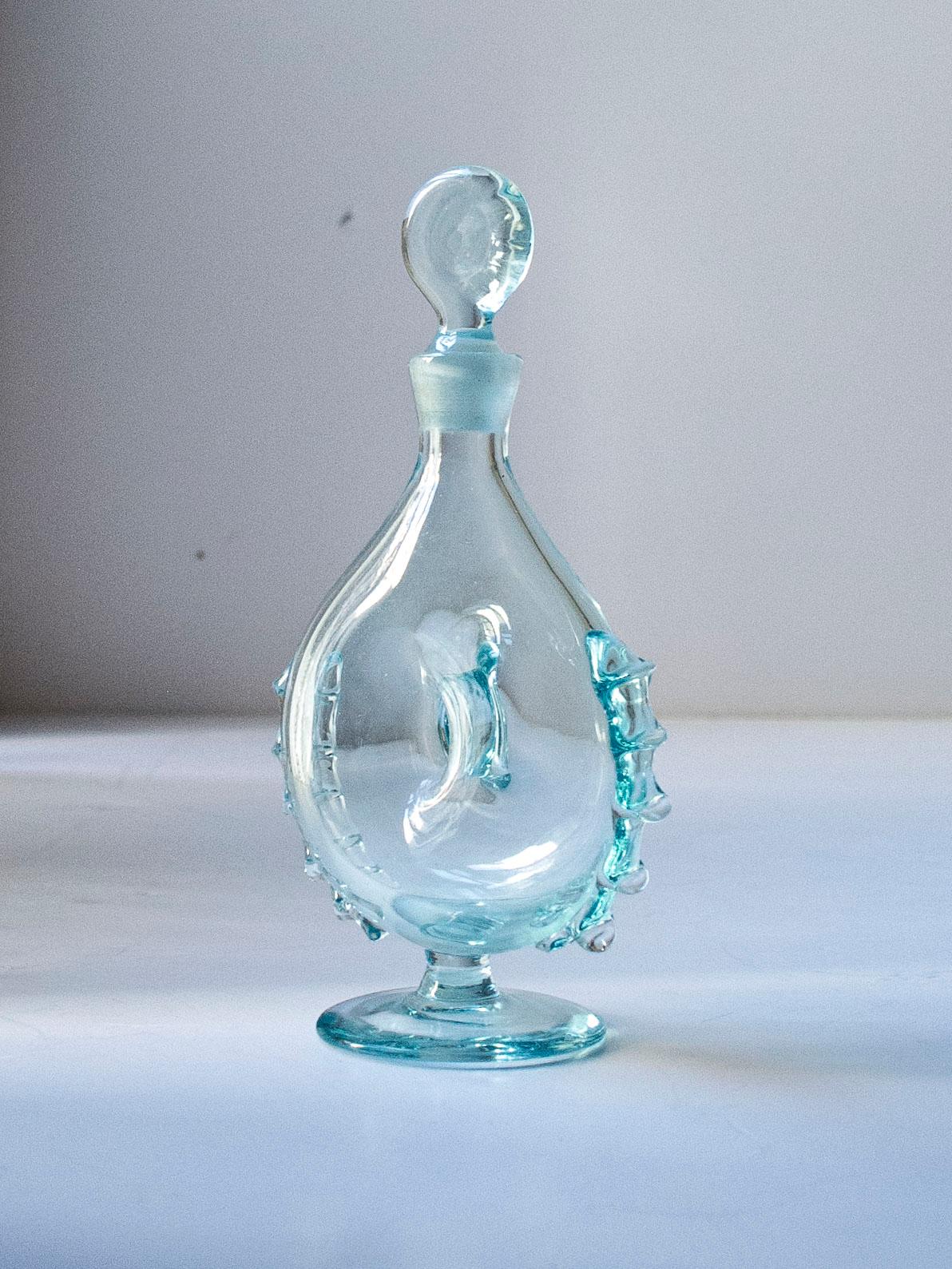 Moderne Carafe en verre bleu de Reijmyre Glassworks, Suède, c.1950 en vente