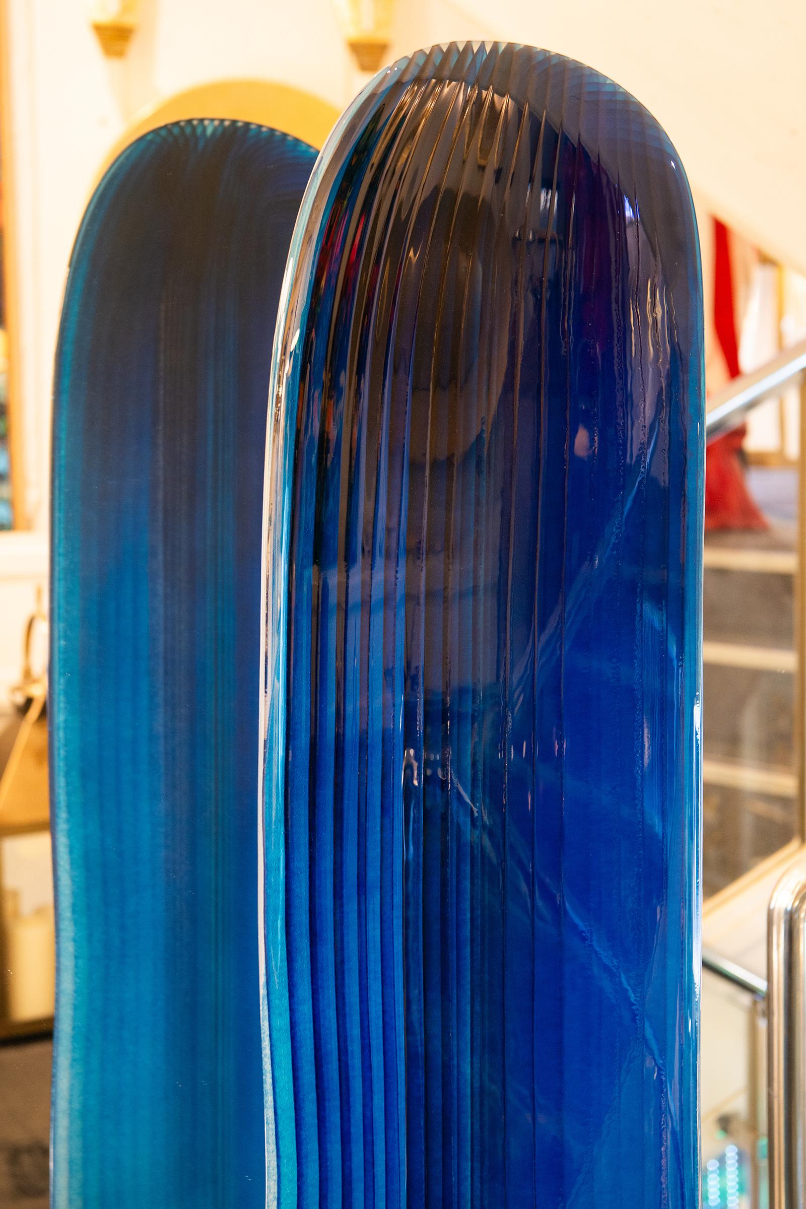 Blue Glass on Volcanic rock Sculpture In New Condition For Sale In Paris, FR
