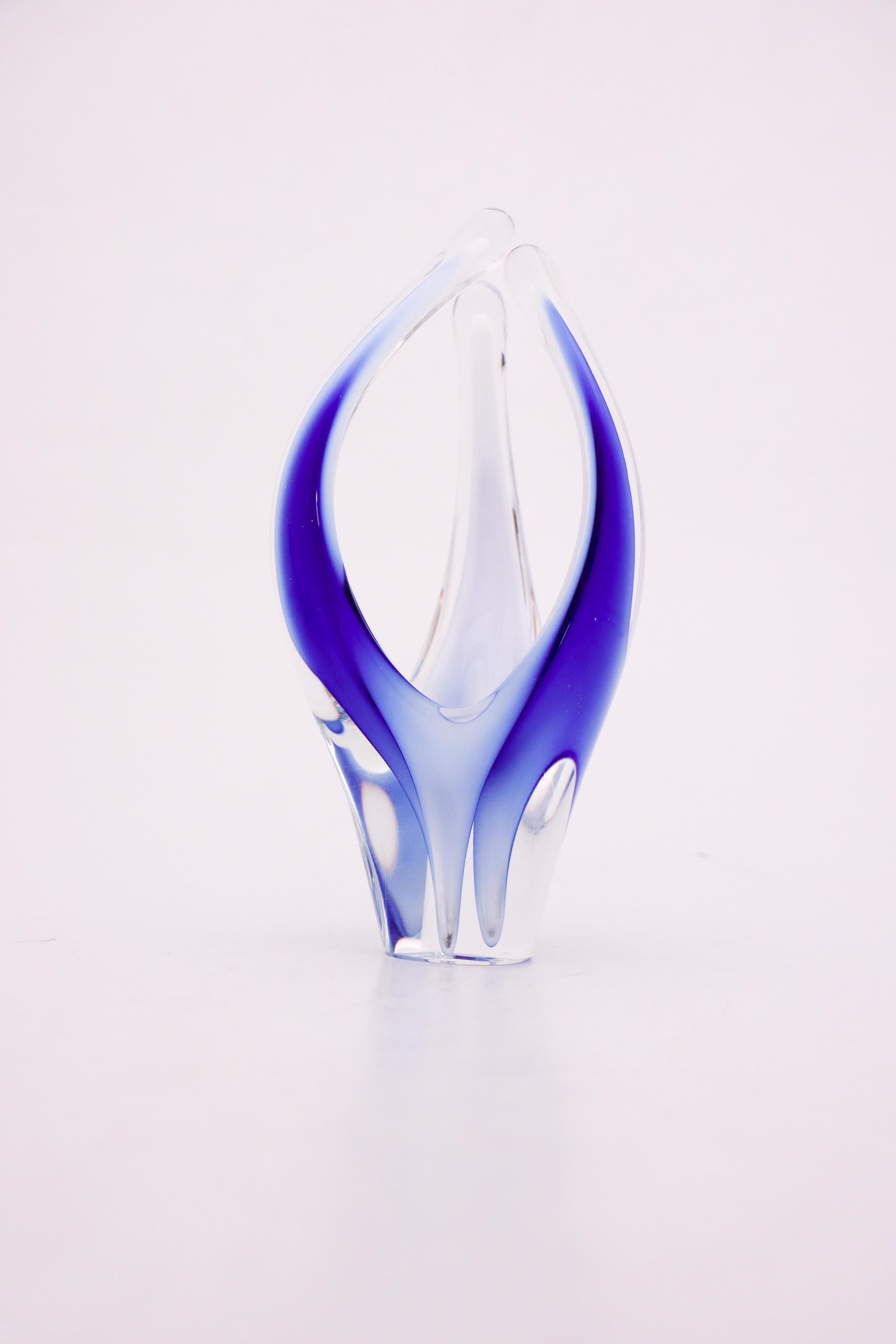 Blue Glass Sculpture / Vase, Flygsfors Coquille Paul Kedelv Mid-Century Modern In Excellent Condition For Sale In Stockholm, SE