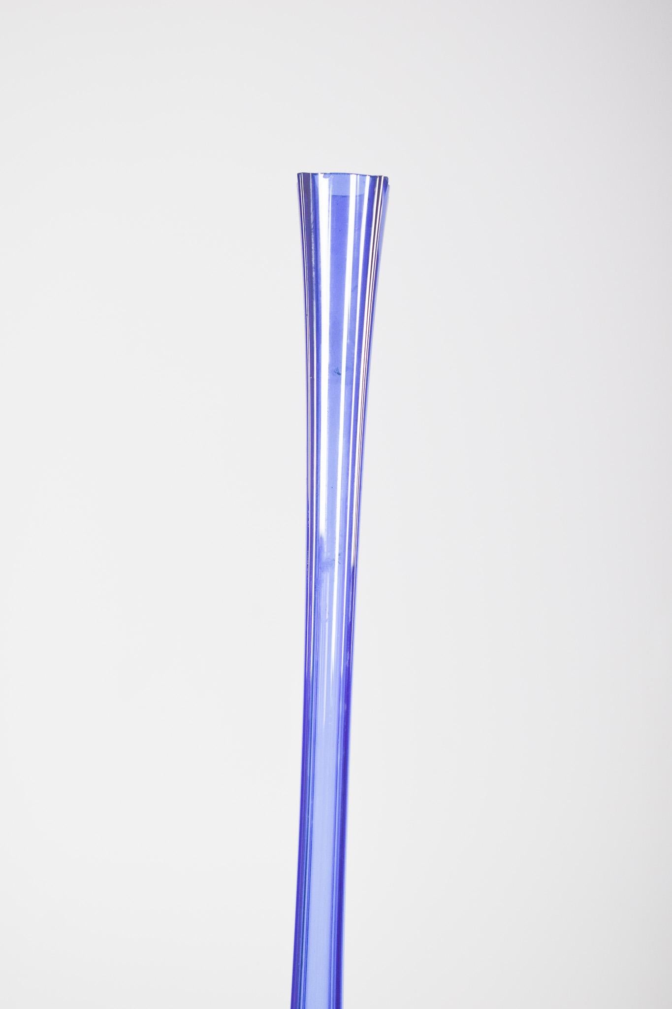 Mid-Century Modern Solitaire en verre bleu, pot à fleurs en vente