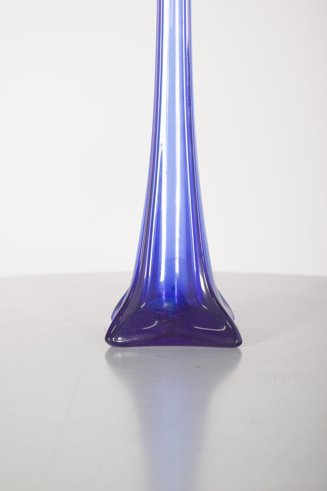 Portugais Solitaire en verre bleu, pot à fleurs en vente