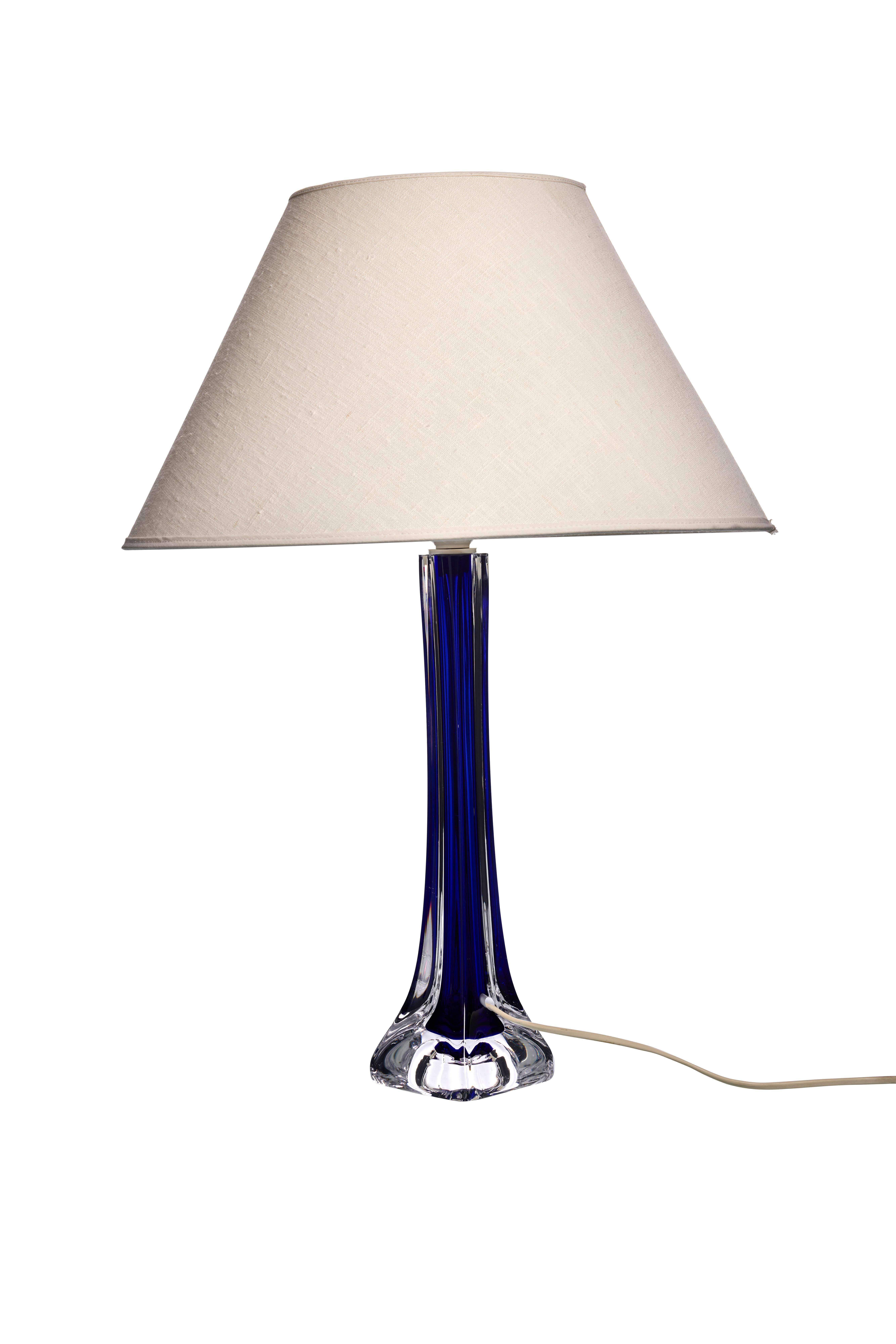 Lámpara de sobremesa de cristal azul de Paul Kedelv para Flygfors, años 60 Moderno de mediados de siglo en venta