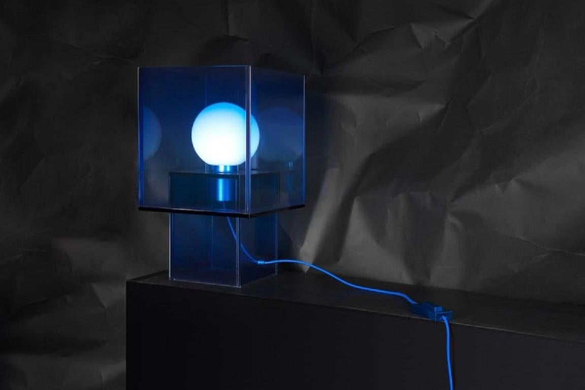 Lampada da tavolo in vetro blu Null Clear Transition Color Square Studio A in vendita 6