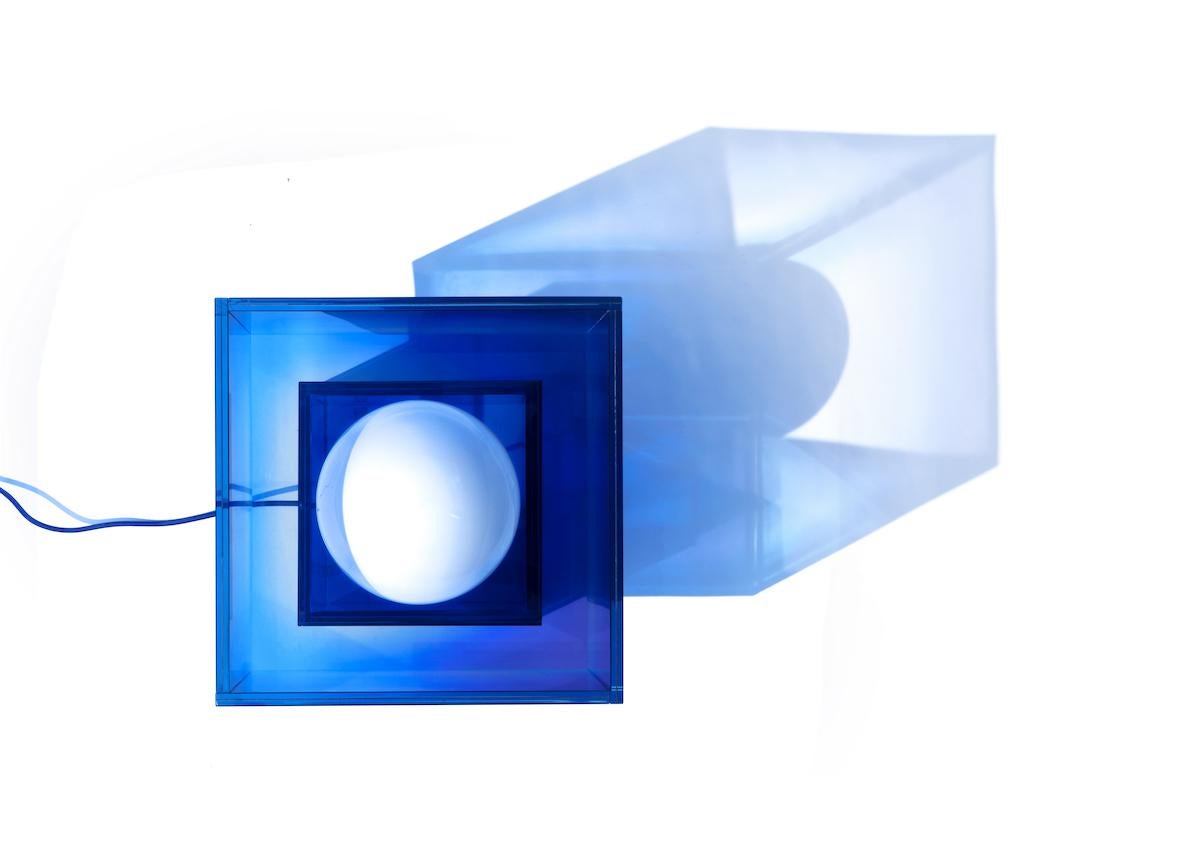 Tischlampe in Nullblau aus Glas, durchsichtige Übergangsfarbe, quadratisch, Studio Buzao 2