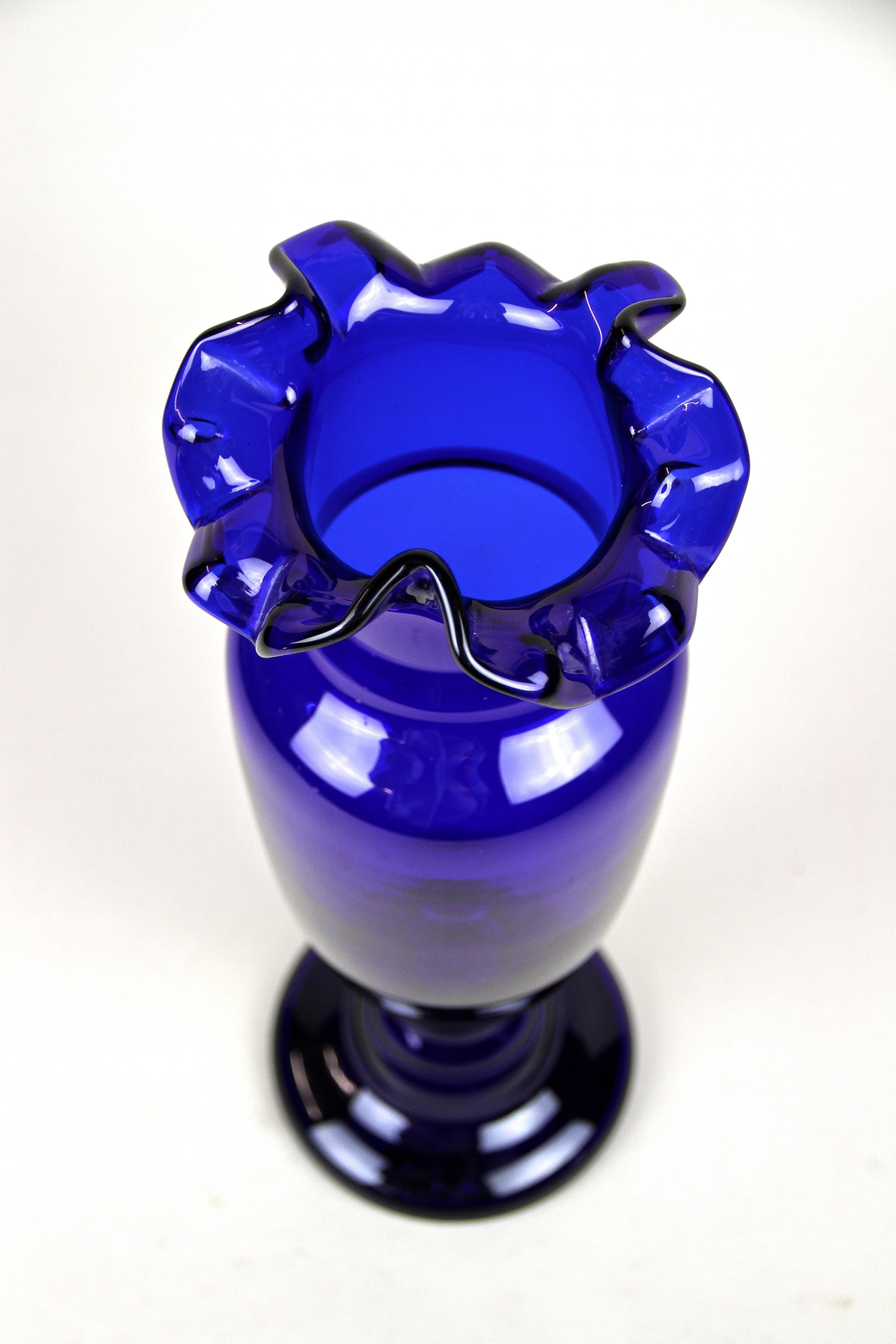 Blue Glass Vase Art Nouveau with Frilly Glass Top, Austria, circa 1900 For Sale 6
