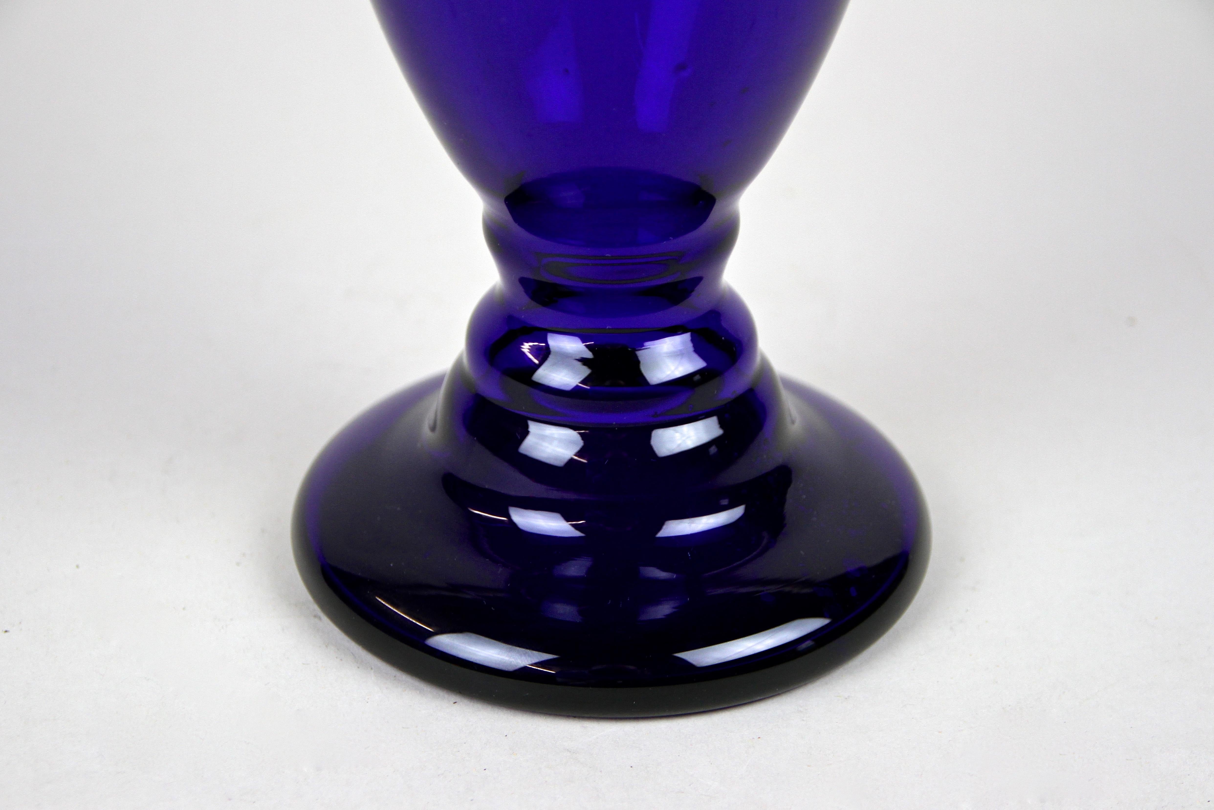 Blue Glass Vase Art Nouveau with Frilly Glass Top, Austria, circa 1900 For Sale 7