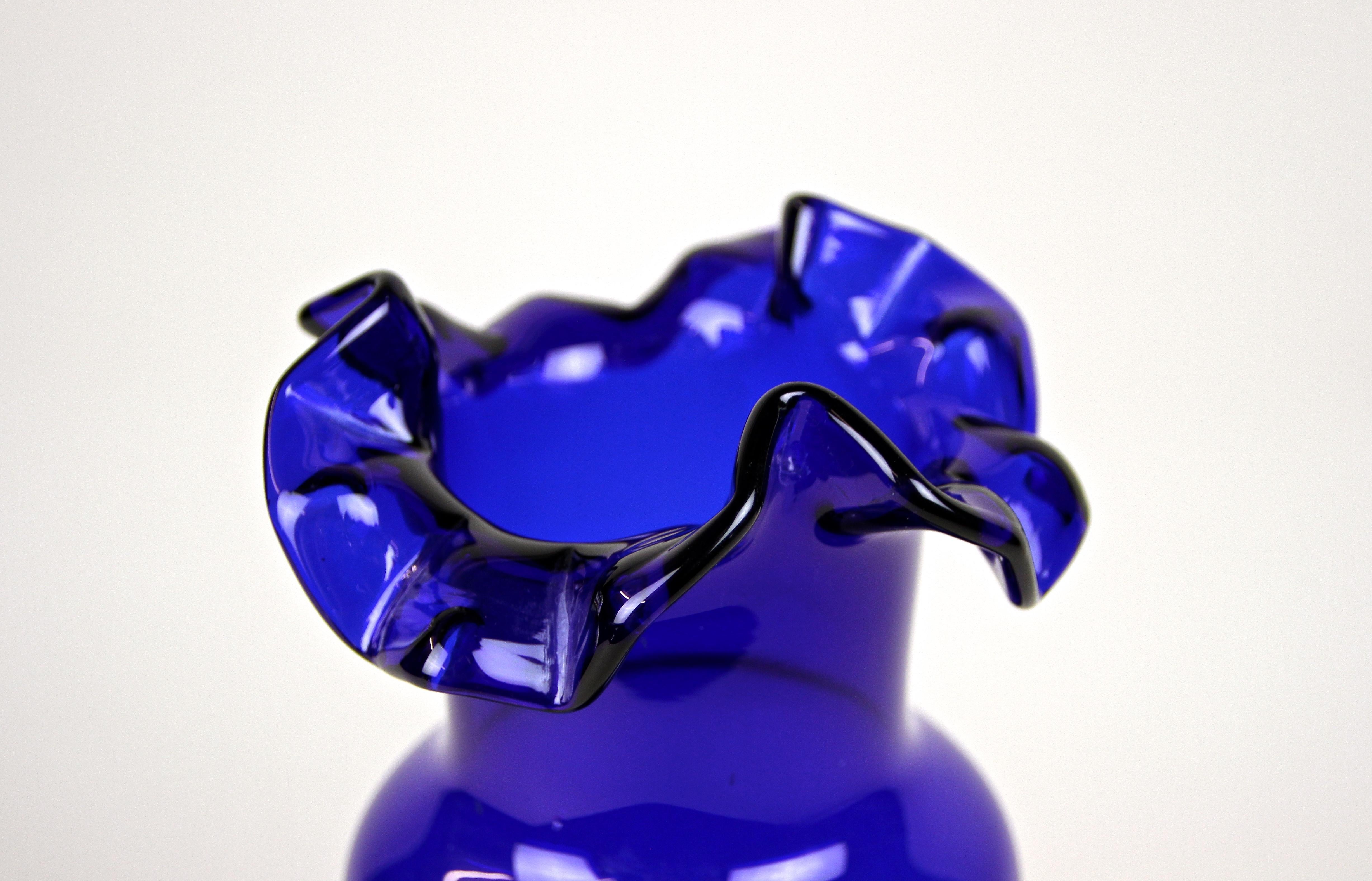 Blue Glass Vase Art Nouveau with Frilly Glass Top, Austria, circa 1900 For Sale 8