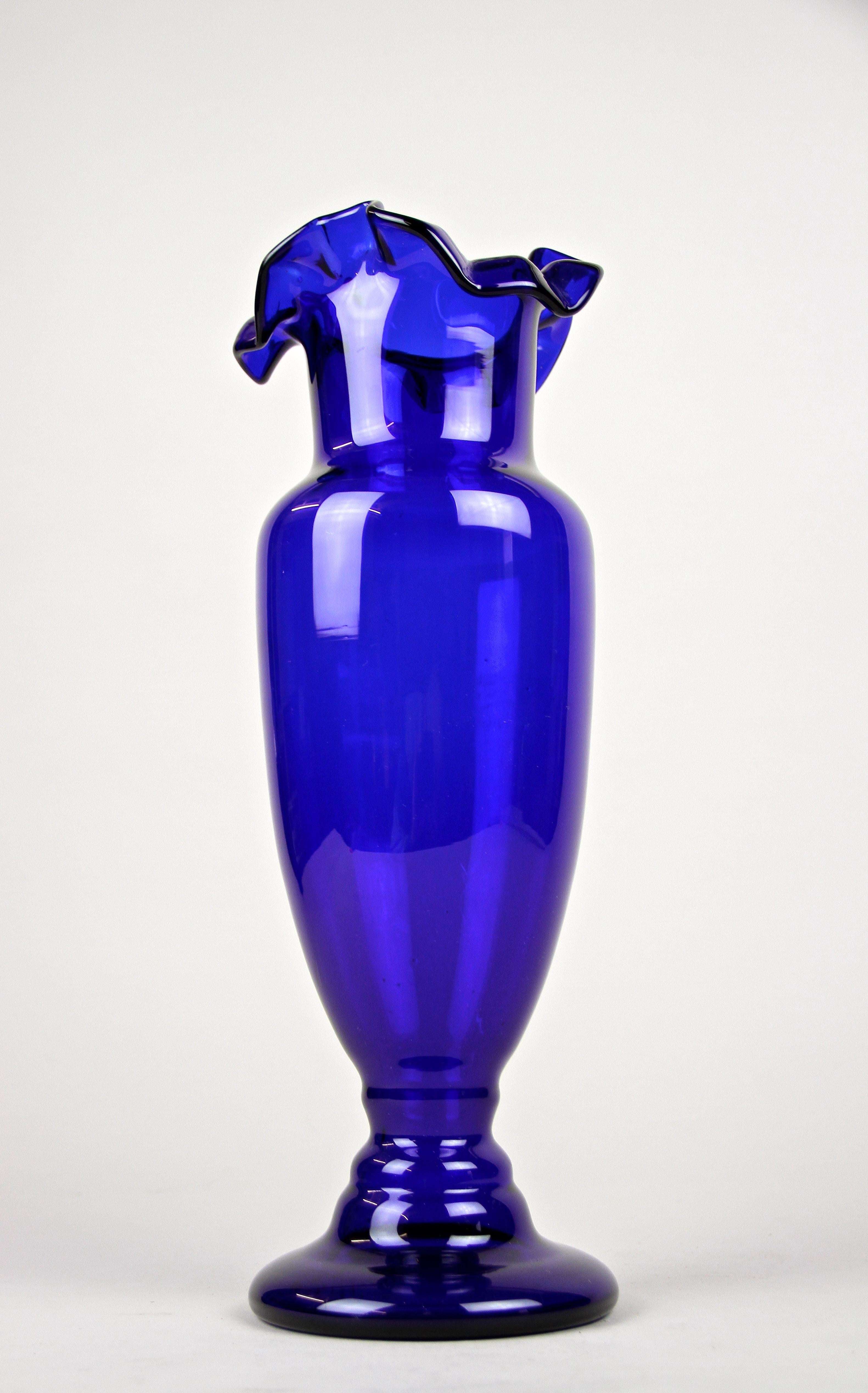 Blue Glass Vase Art Nouveau with Frilly Glass Top, Austria, circa 1900 For Sale 2