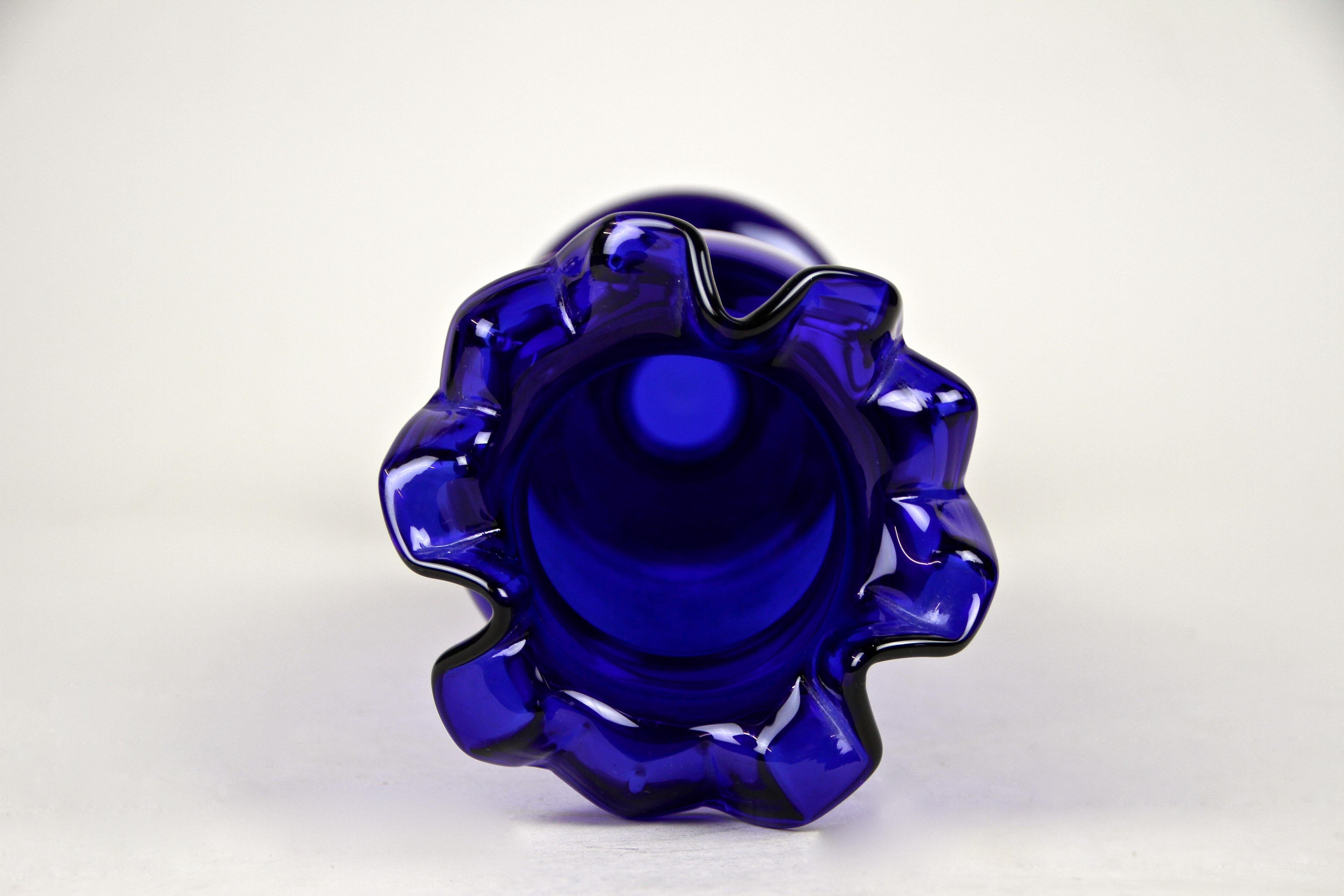 Blue Glass Vase Art Nouveau with Frilly Glass Top, Austria, circa 1900 For Sale 3
