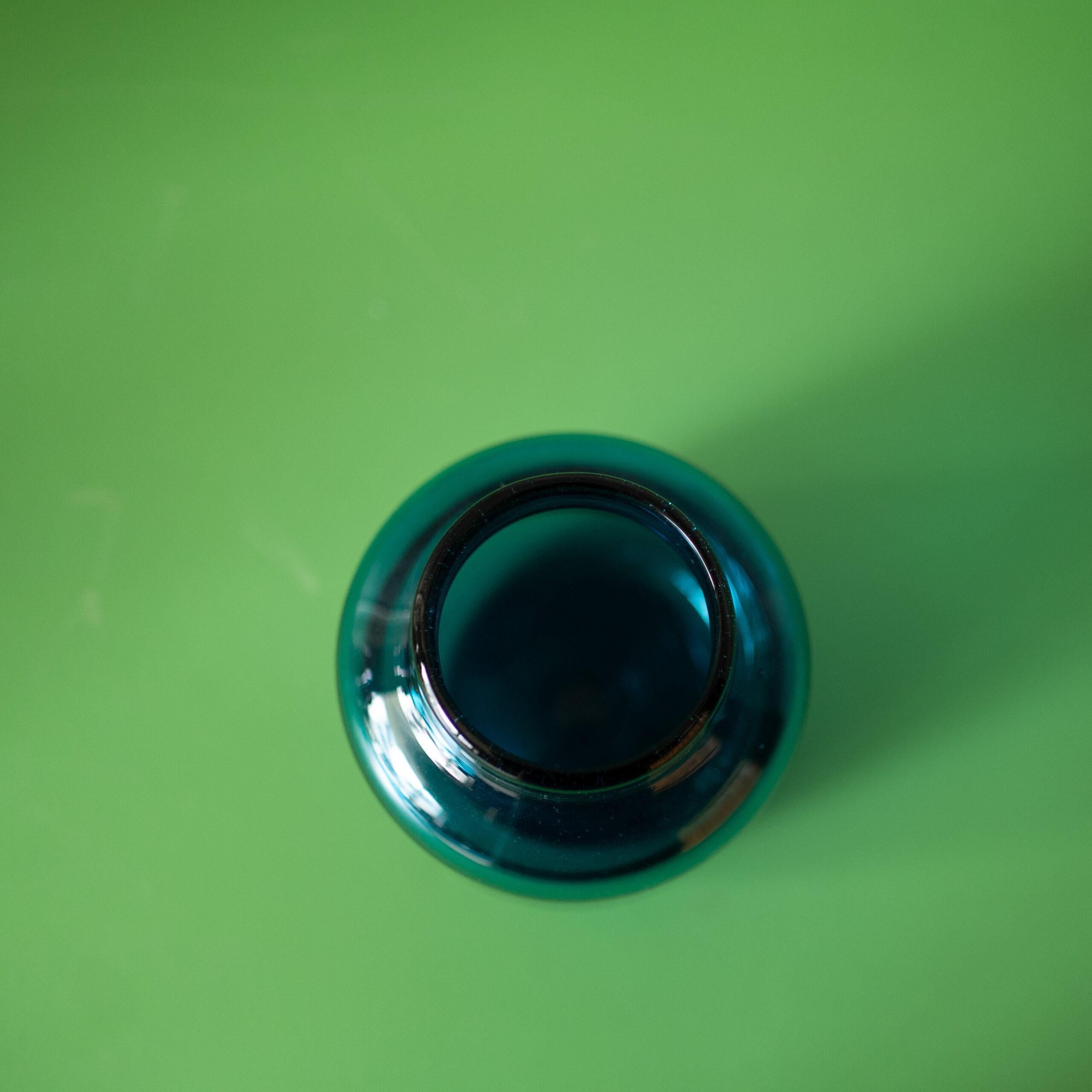 Francese Vaso in vetro blu di Claude Morin in vendita