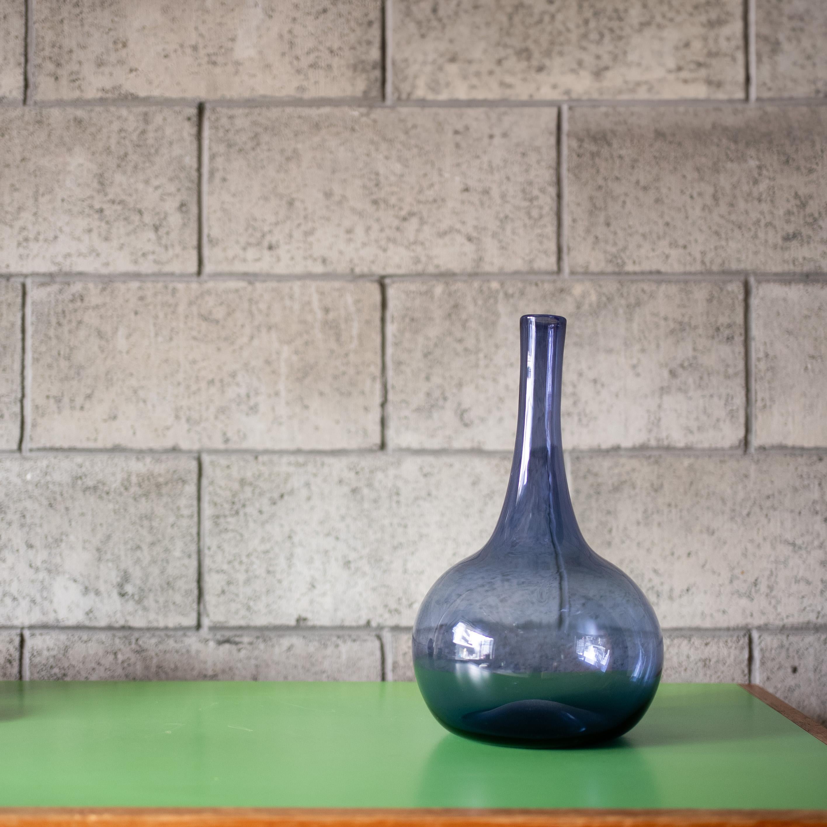 Vetro Vaso in vetro blu di Claude Morin, Francia, anni '70 in vendita