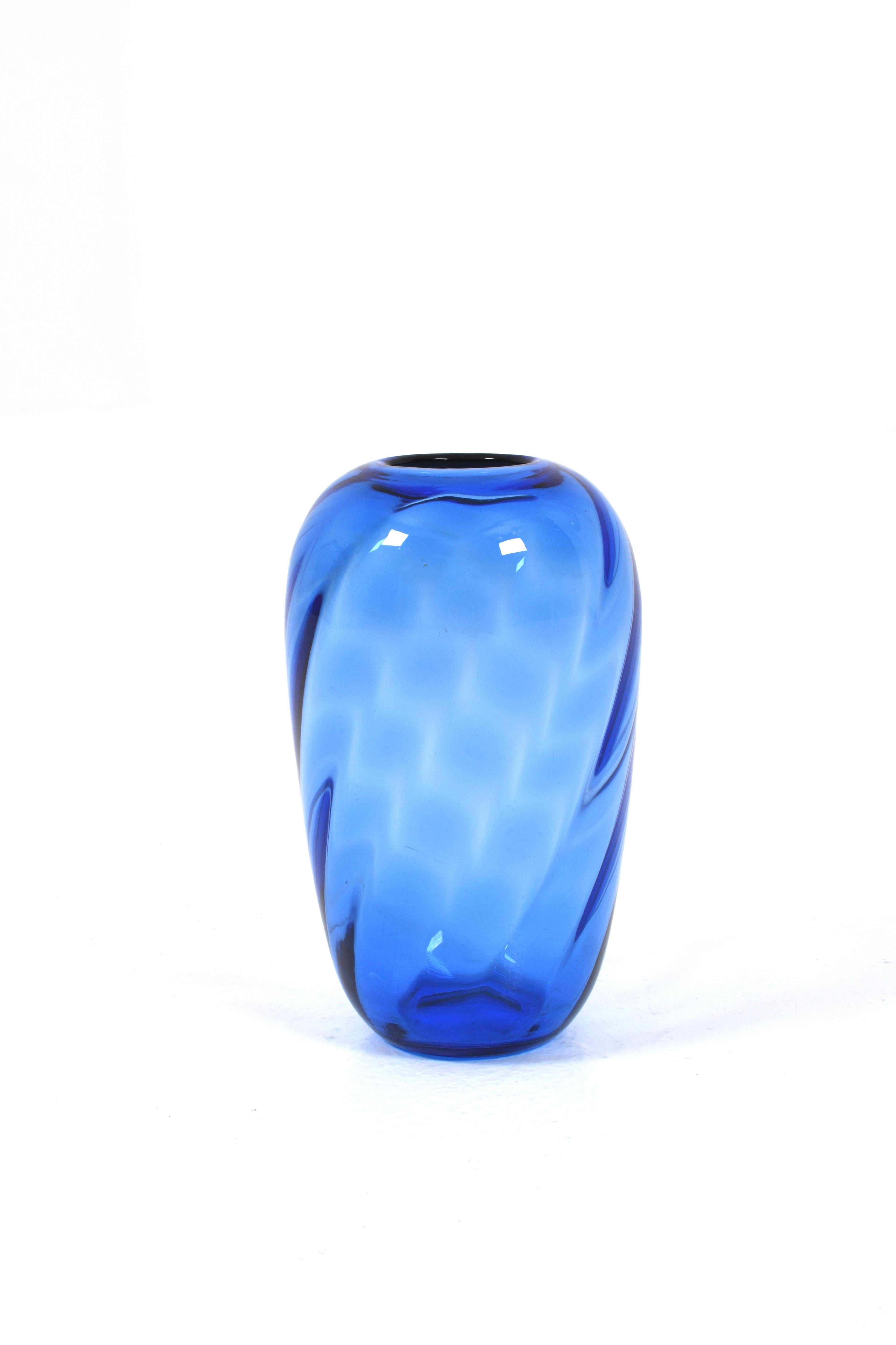 Suédois Vase en verre bleu de Monica Bratt pour Reijmyre Glasbruk, années 1930 en vente