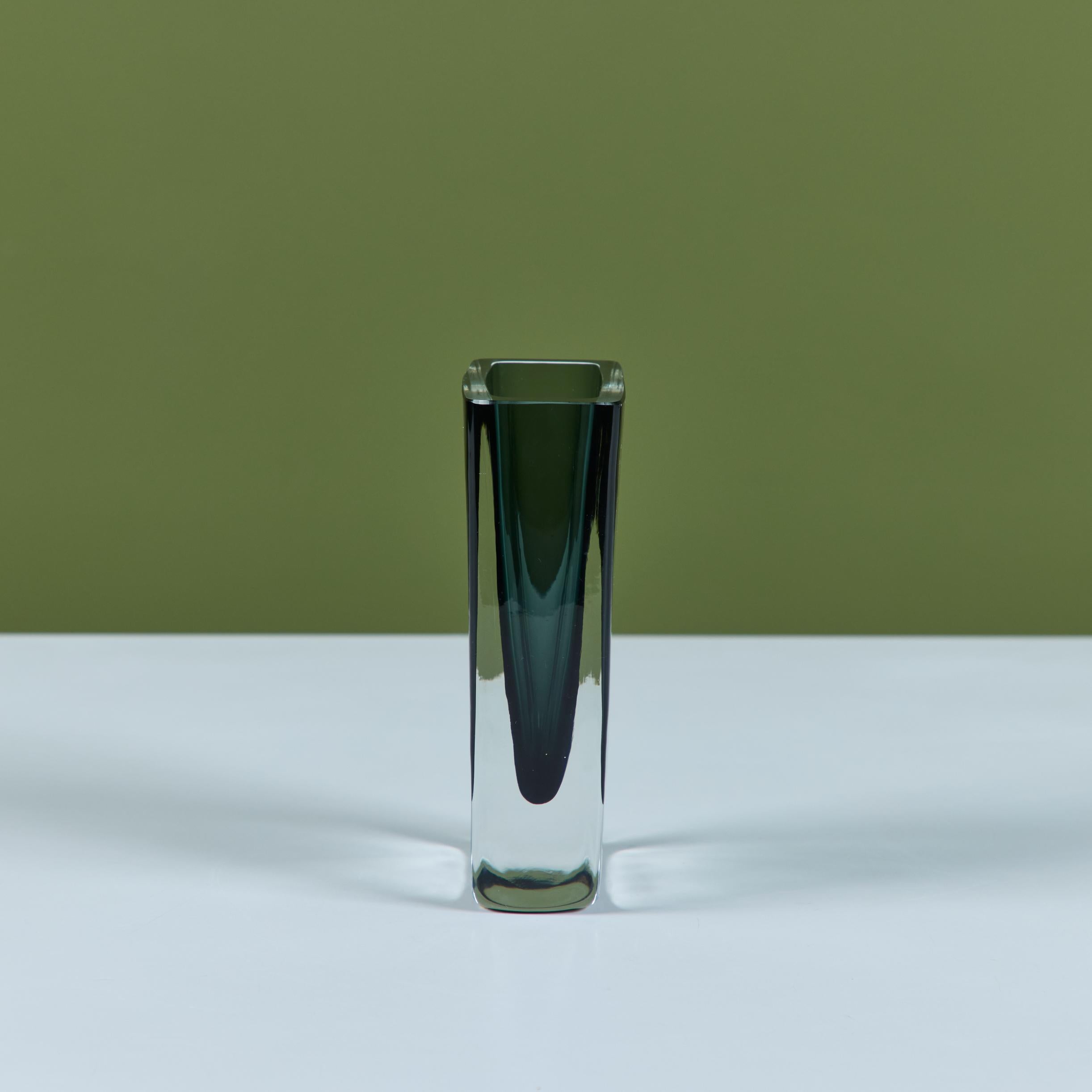 Vaso in vetro blu di Nils Landberg per Orrefors in vendita 3