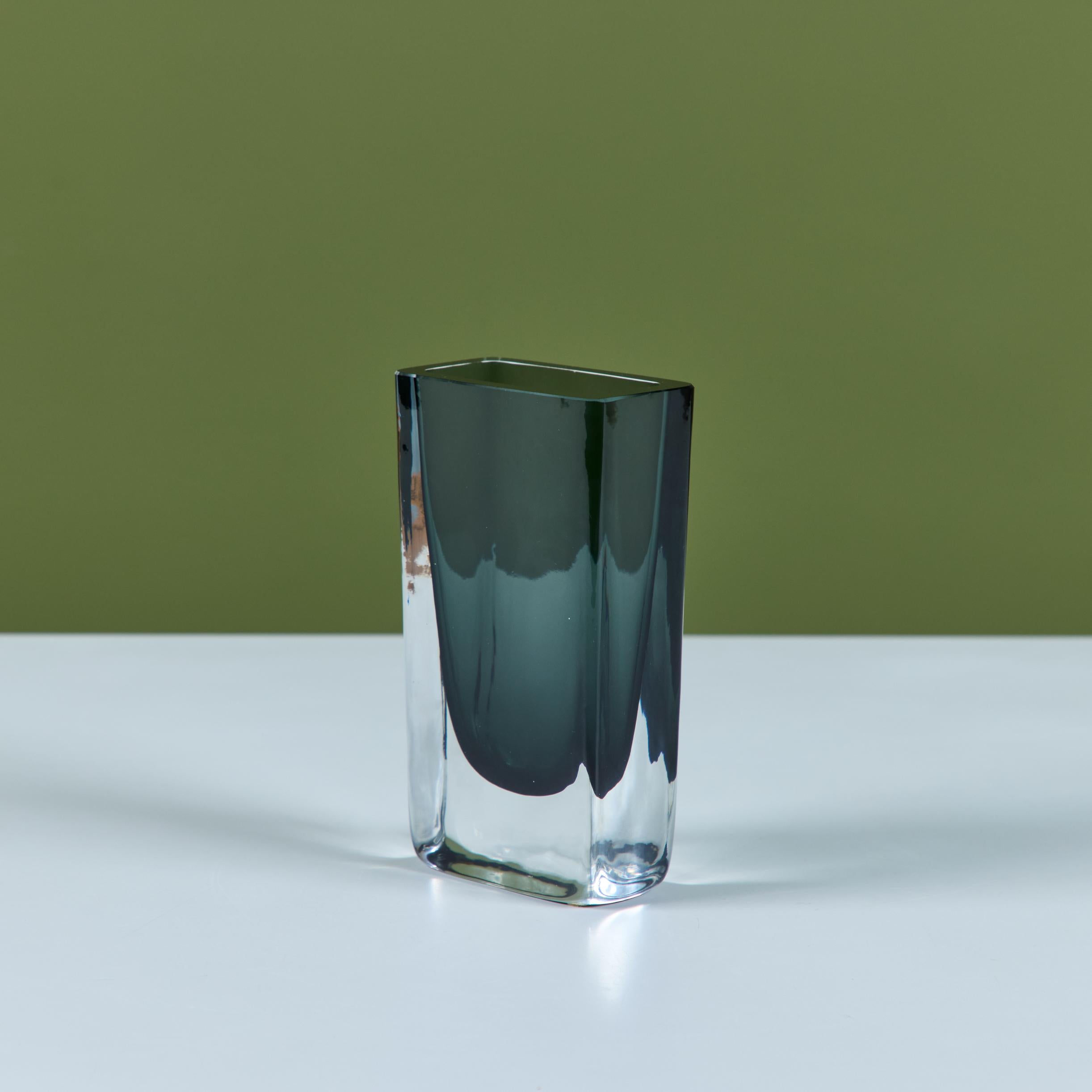 Vaso in vetro blu di Nils Landberg per Orrefors in vendita 4
