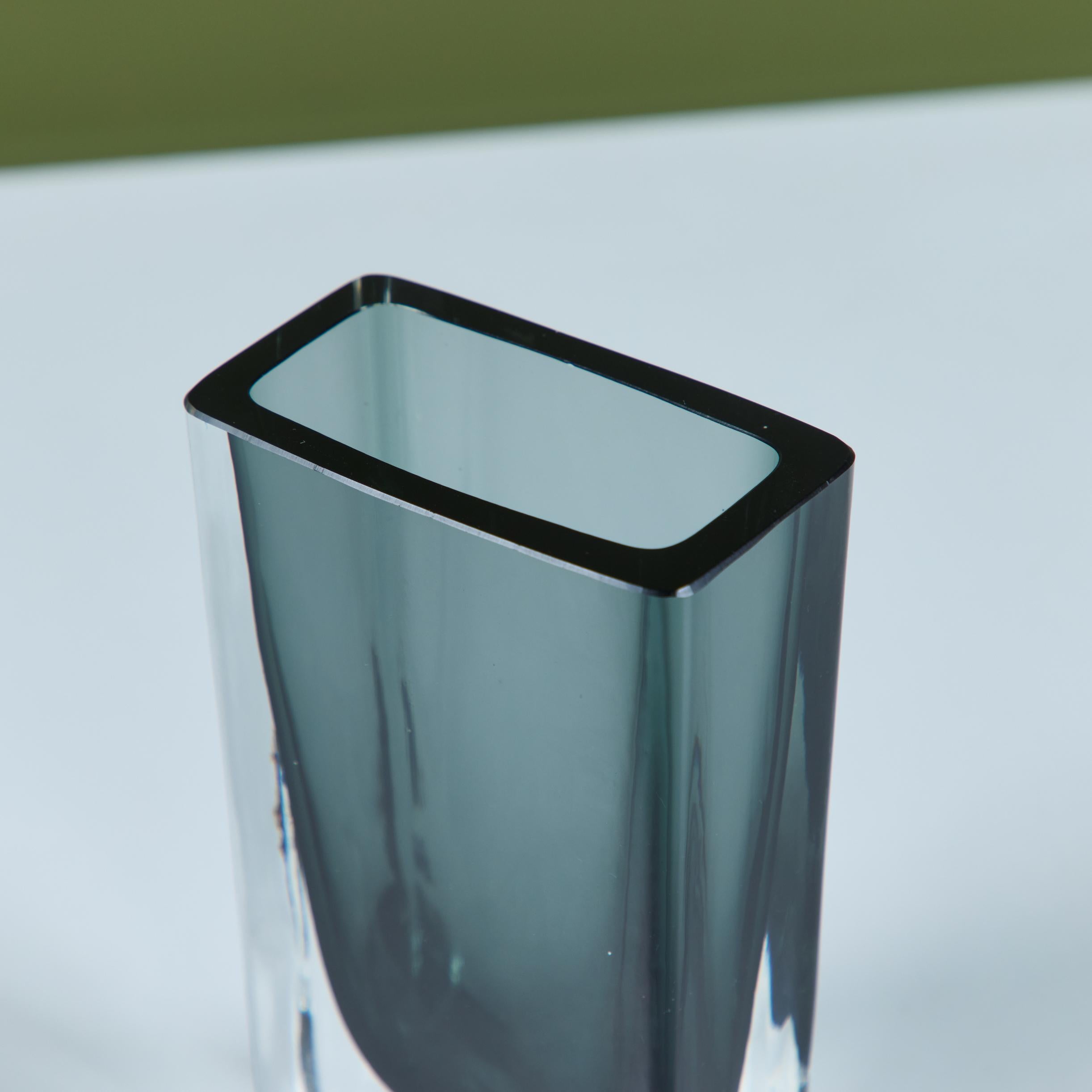 Vaso in vetro blu di Nils Landberg per Orrefors in vendita 7