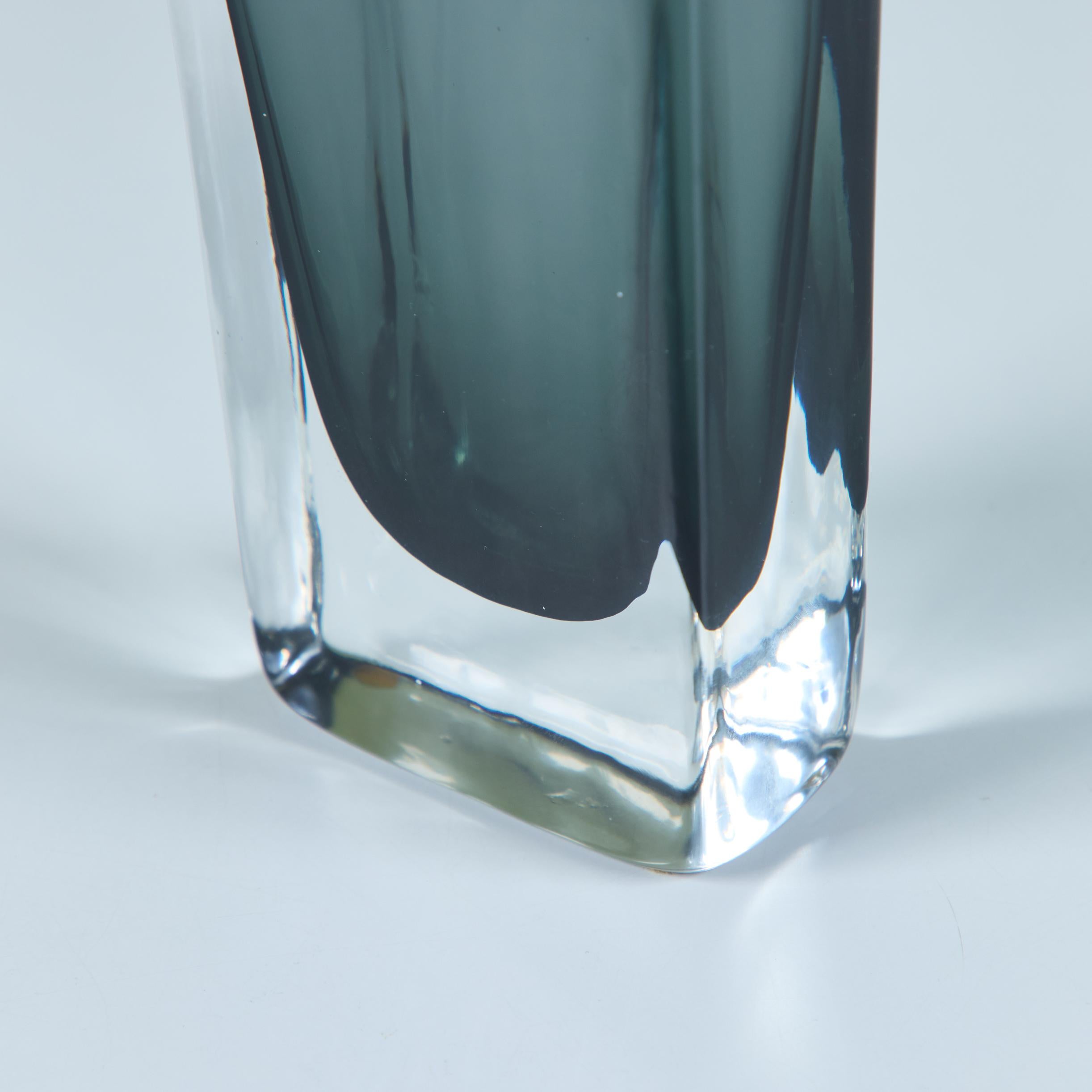 Vaso in vetro blu di Nils Landberg per Orrefors in vendita 8