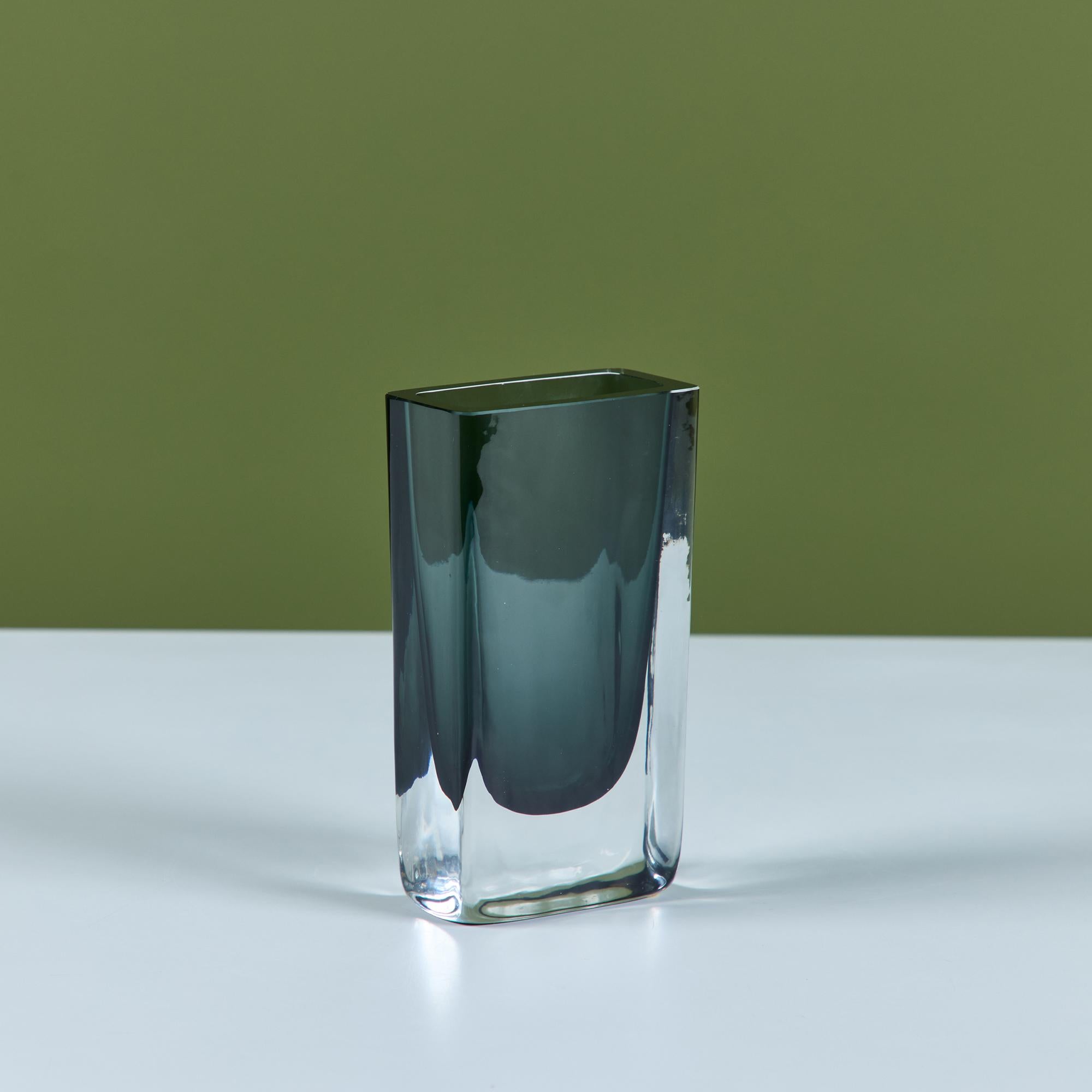 Vaso in vetro di Nils Landberg per Orrefors, anni '50 circa, Svezia.

Dimensioni
3,25
