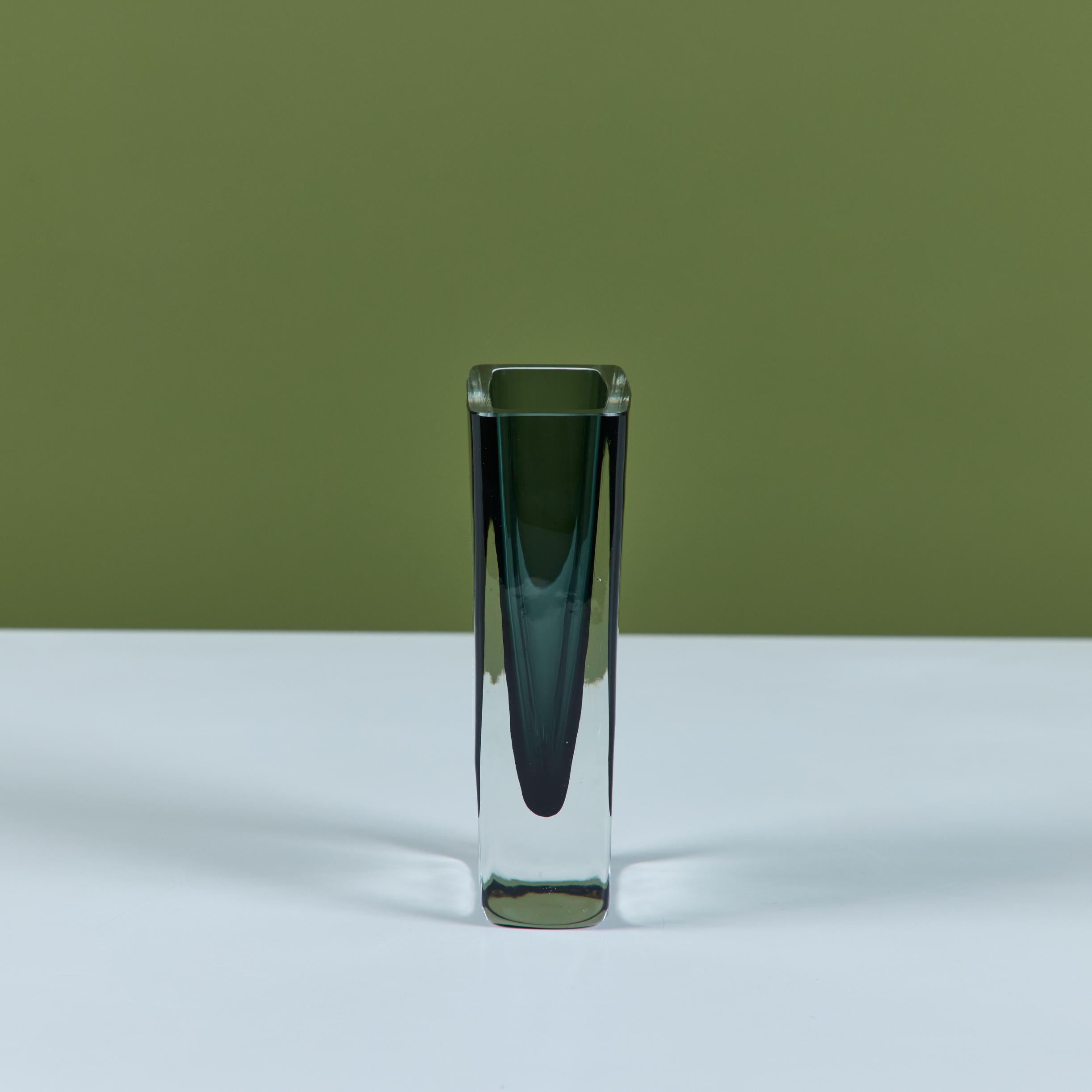 Vetro Vaso in vetro blu di Nils Landberg per Orrefors in vendita