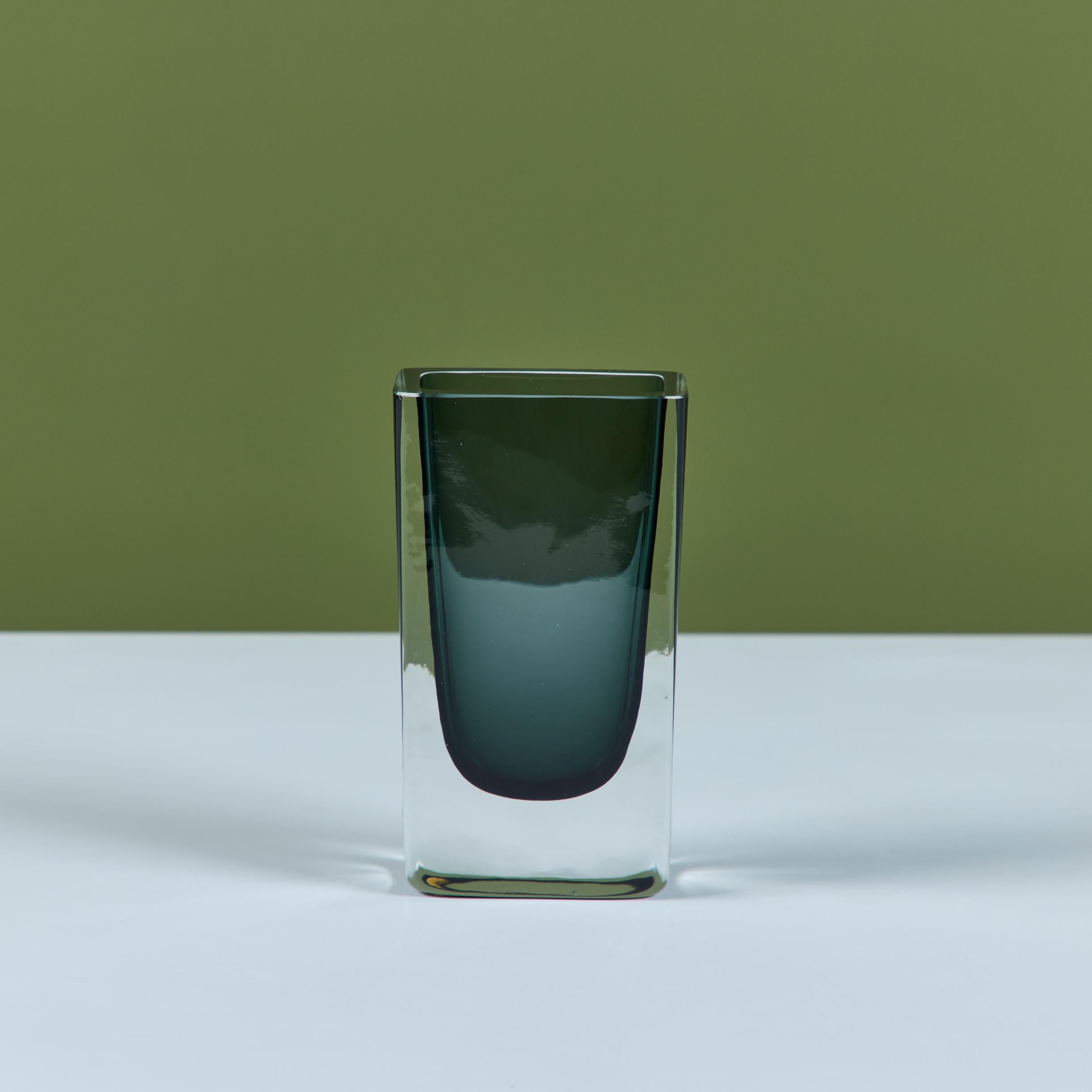 Vaso in vetro blu di Nils Landberg per Orrefors in vendita 1