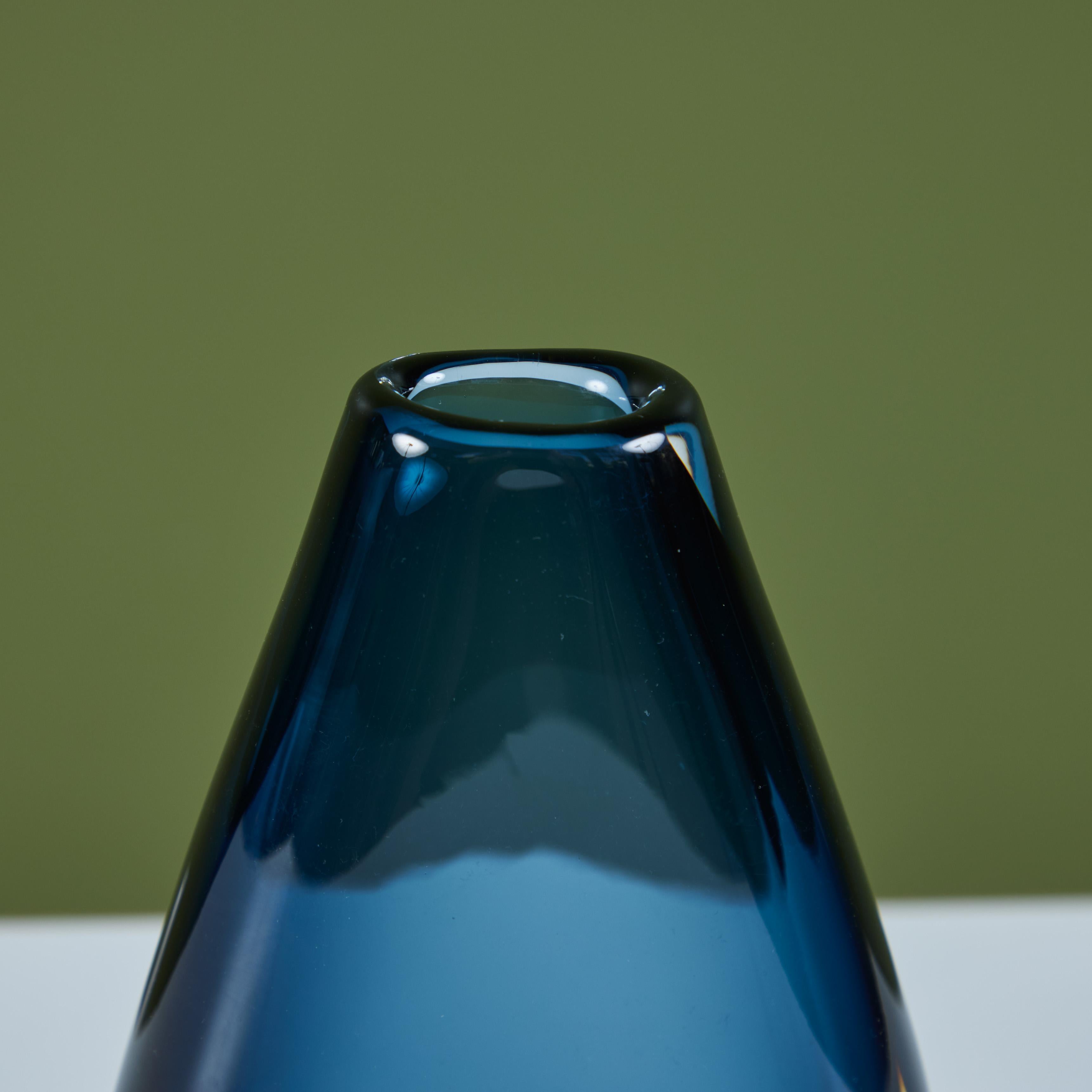 Blaue Glasvase von Nils Landberg für Orrefors 3
