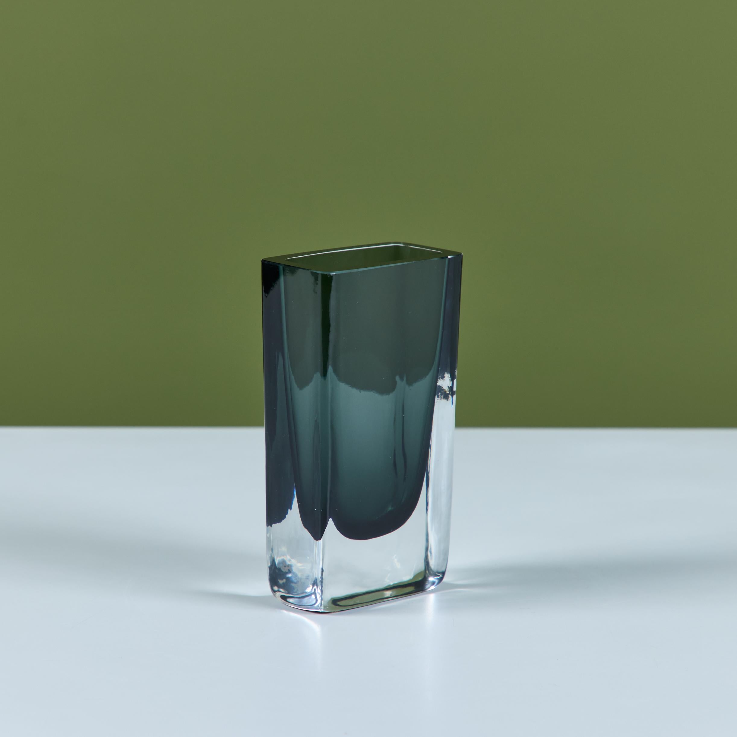 Vaso in vetro blu di Nils Landberg per Orrefors in vendita 2