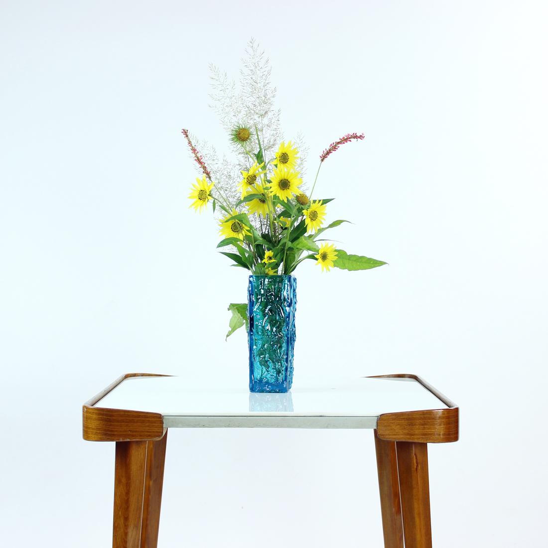 Vase en verre bleu de Vladislav Urban, Tchécoslovaquie, 1969 5